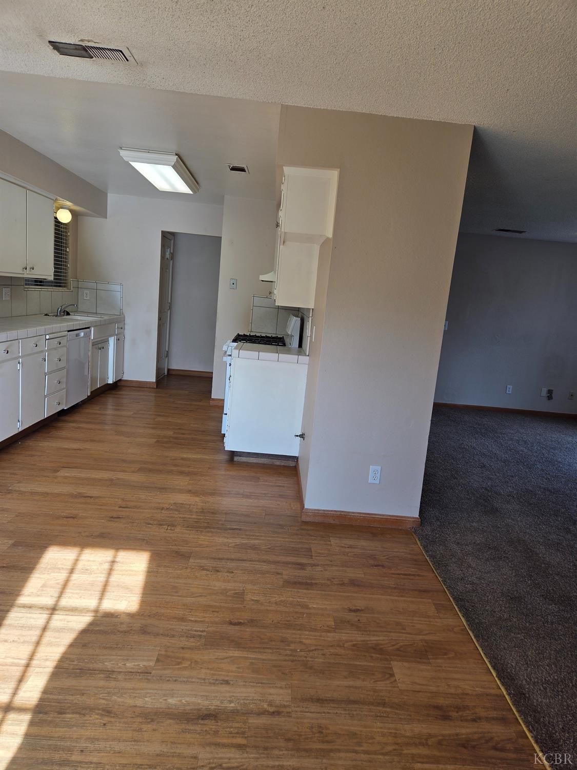 2889 Adrian Cir, Hanford, CA 93230