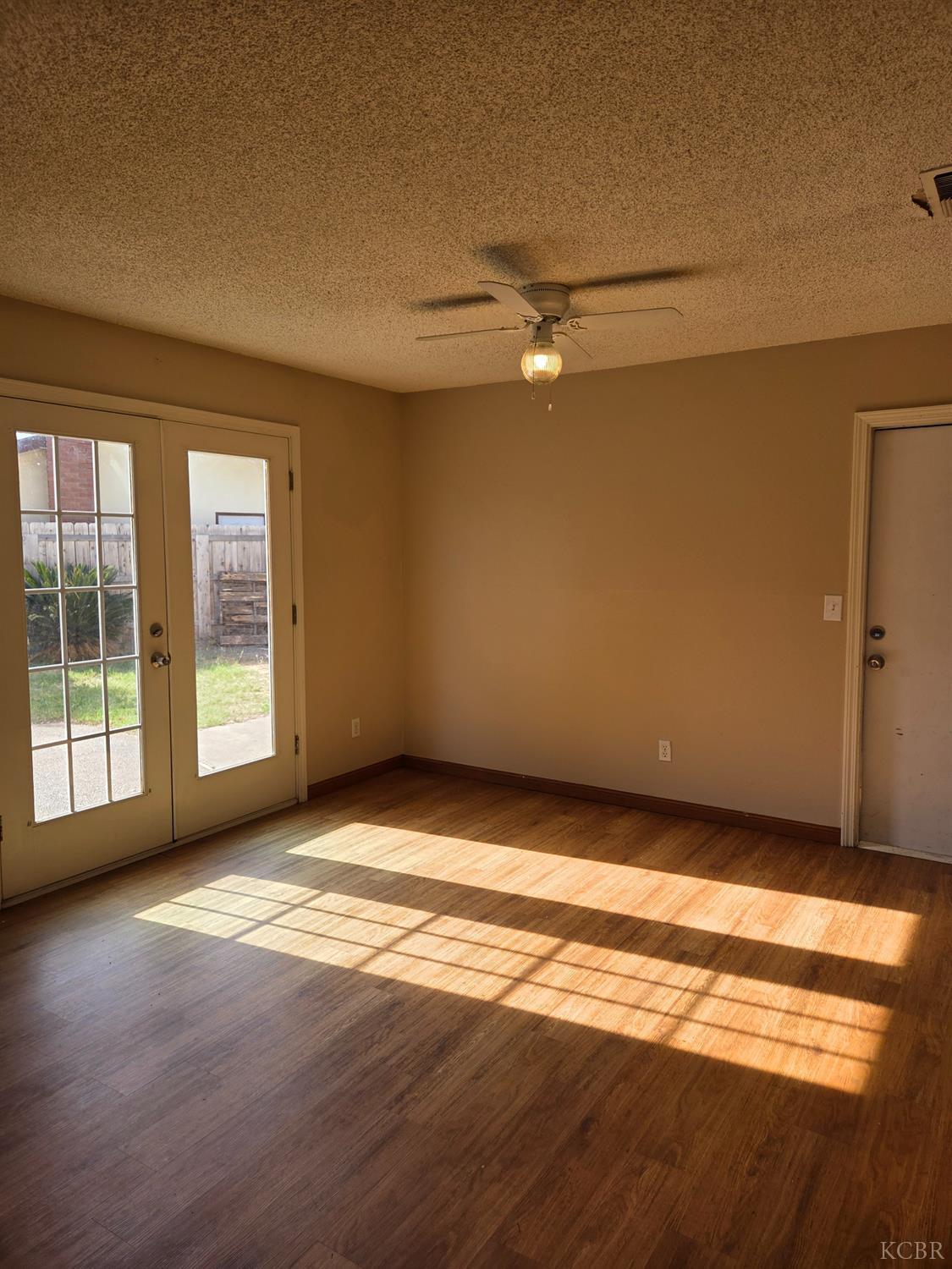 2889 Adrian Cir, Hanford, CA 93230