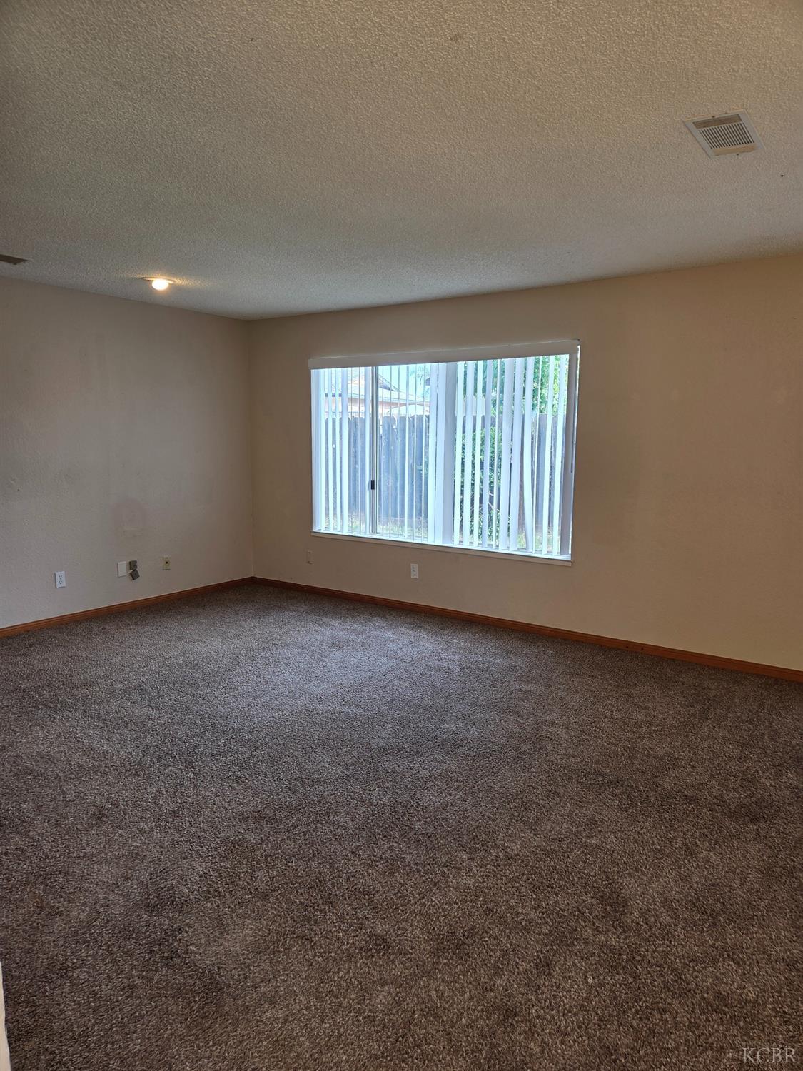 2889 Adrian Cir, Hanford, CA 93230