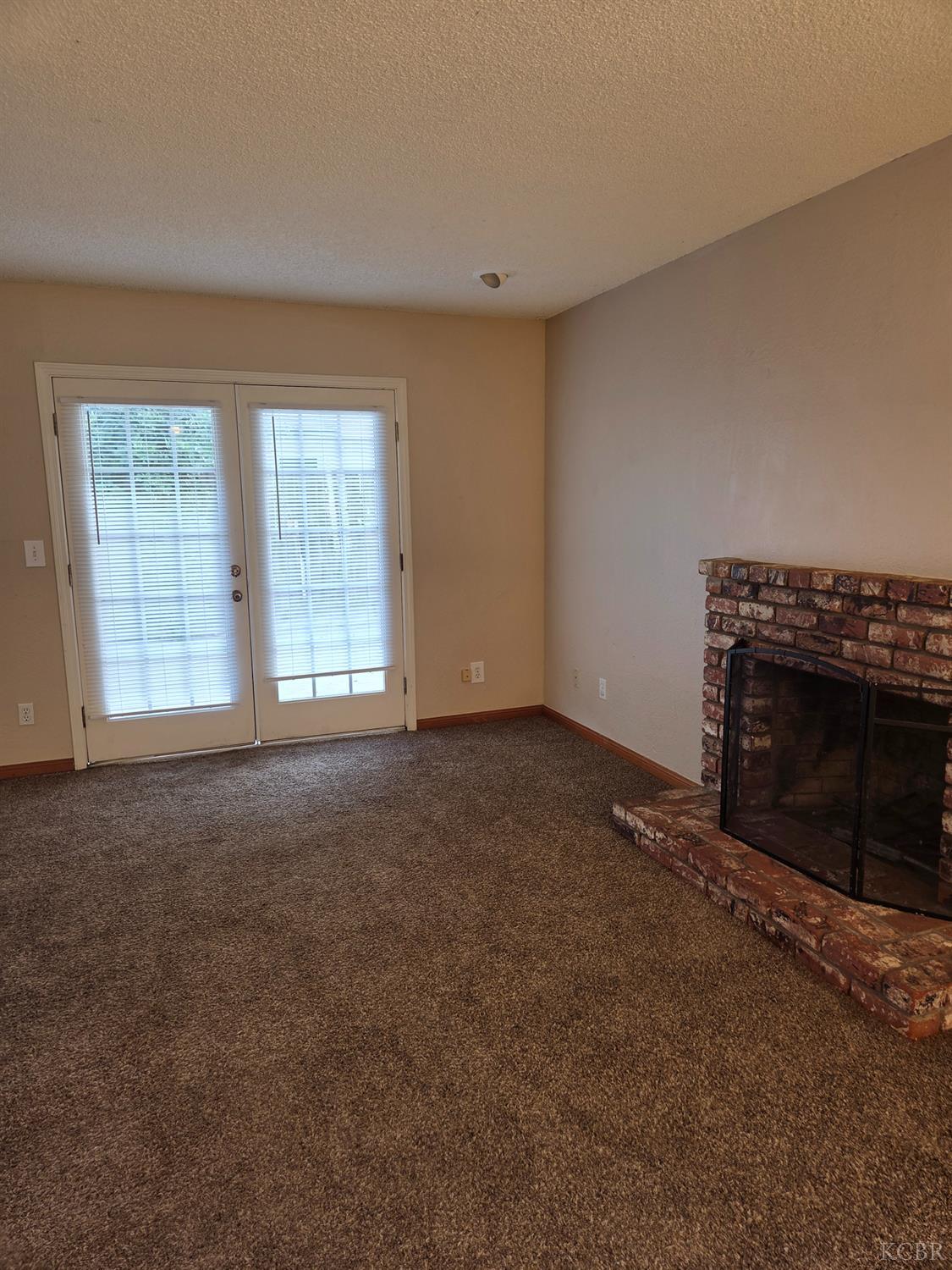 2889 Adrian Cir, Hanford, CA 93230