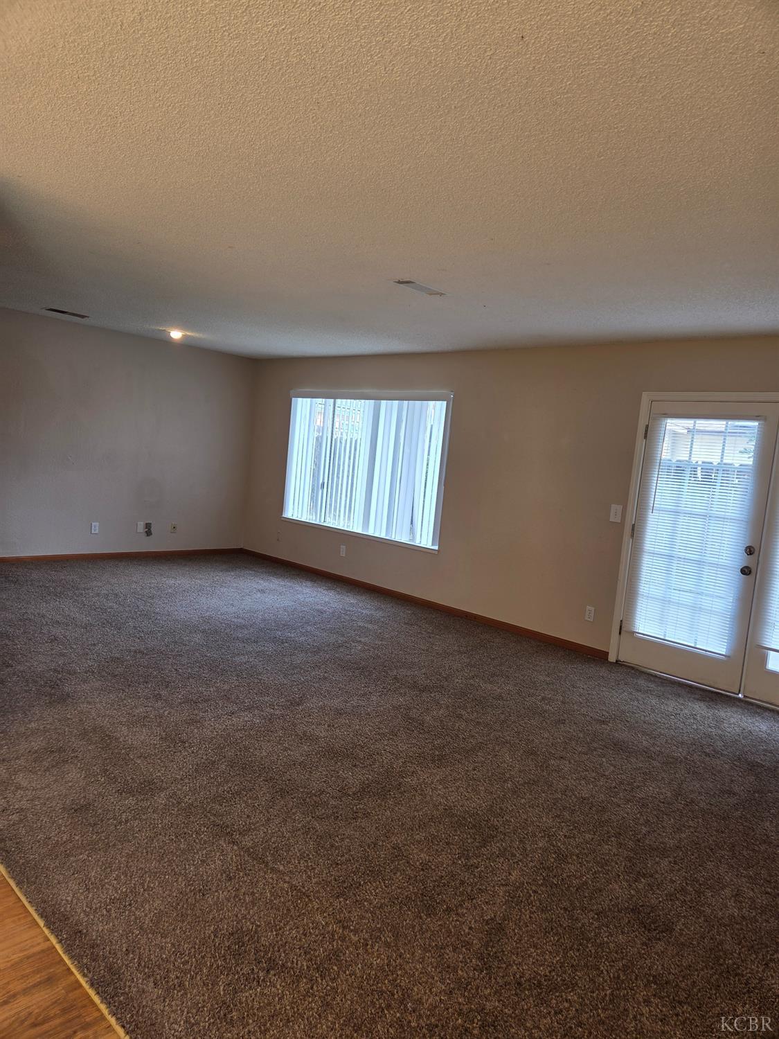 2889 Adrian Cir, Hanford, CA 93230
