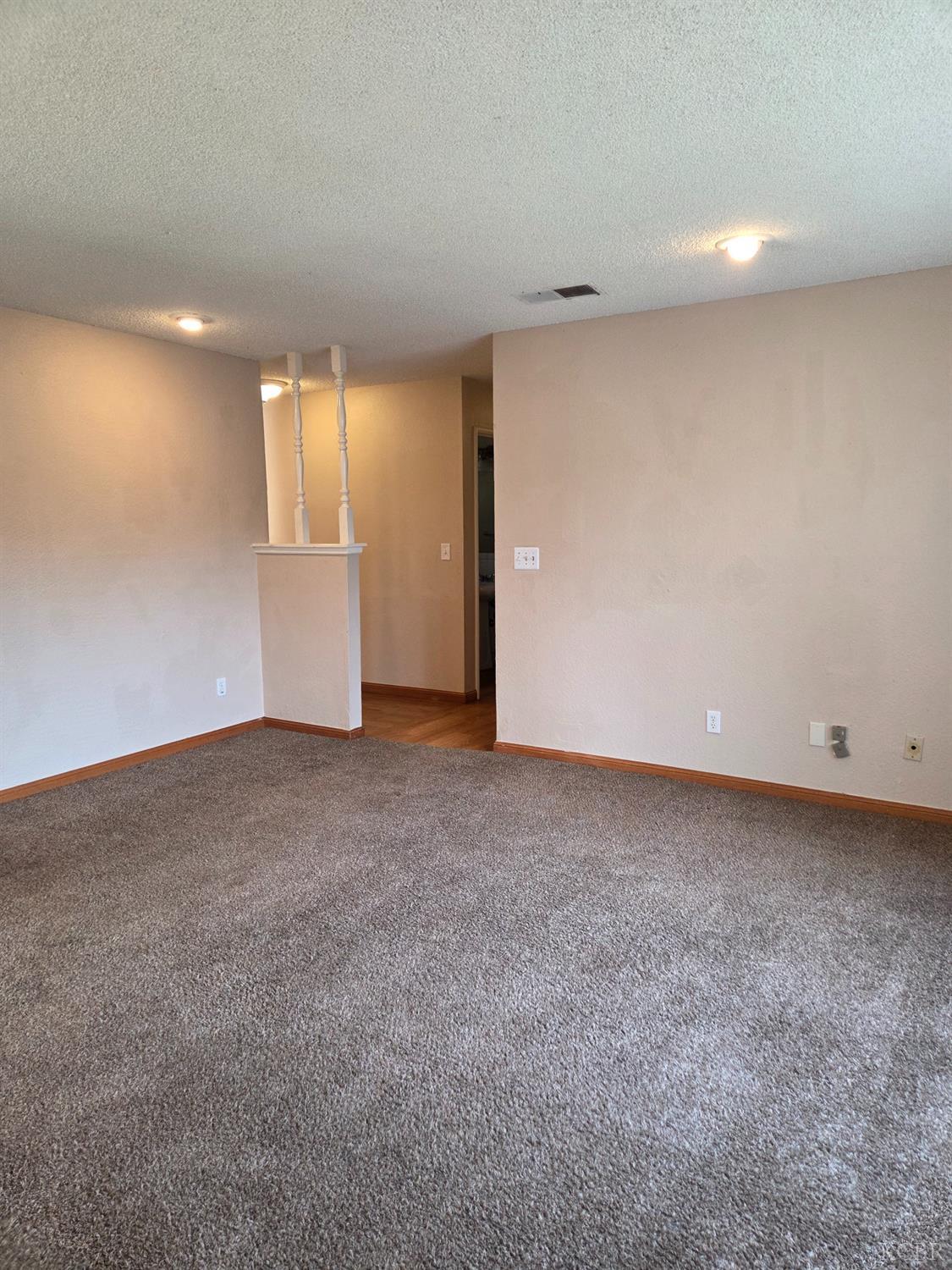 2889 Adrian Cir, Hanford, CA 93230