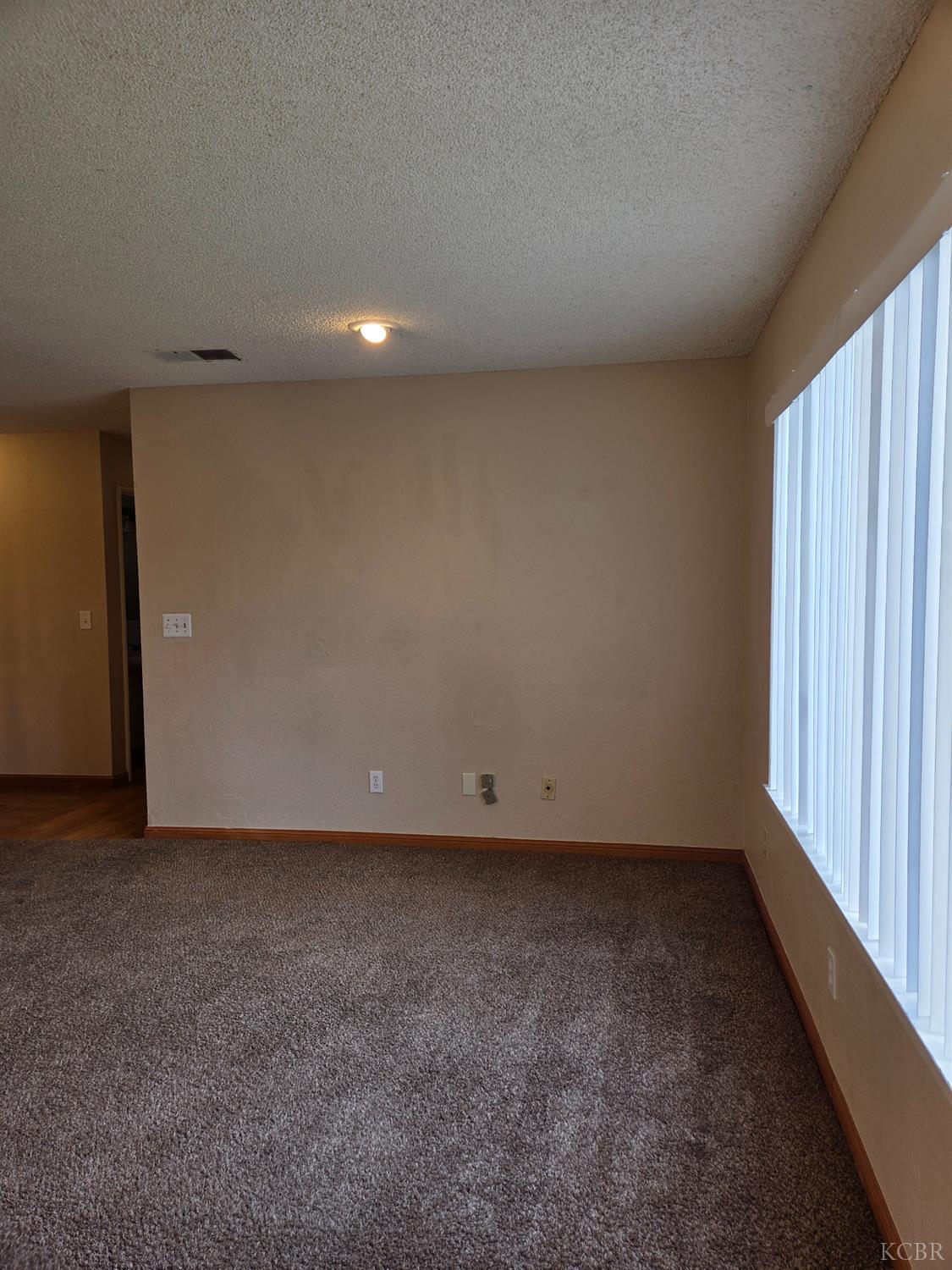 2889 Adrian Cir, Hanford, CA 93230