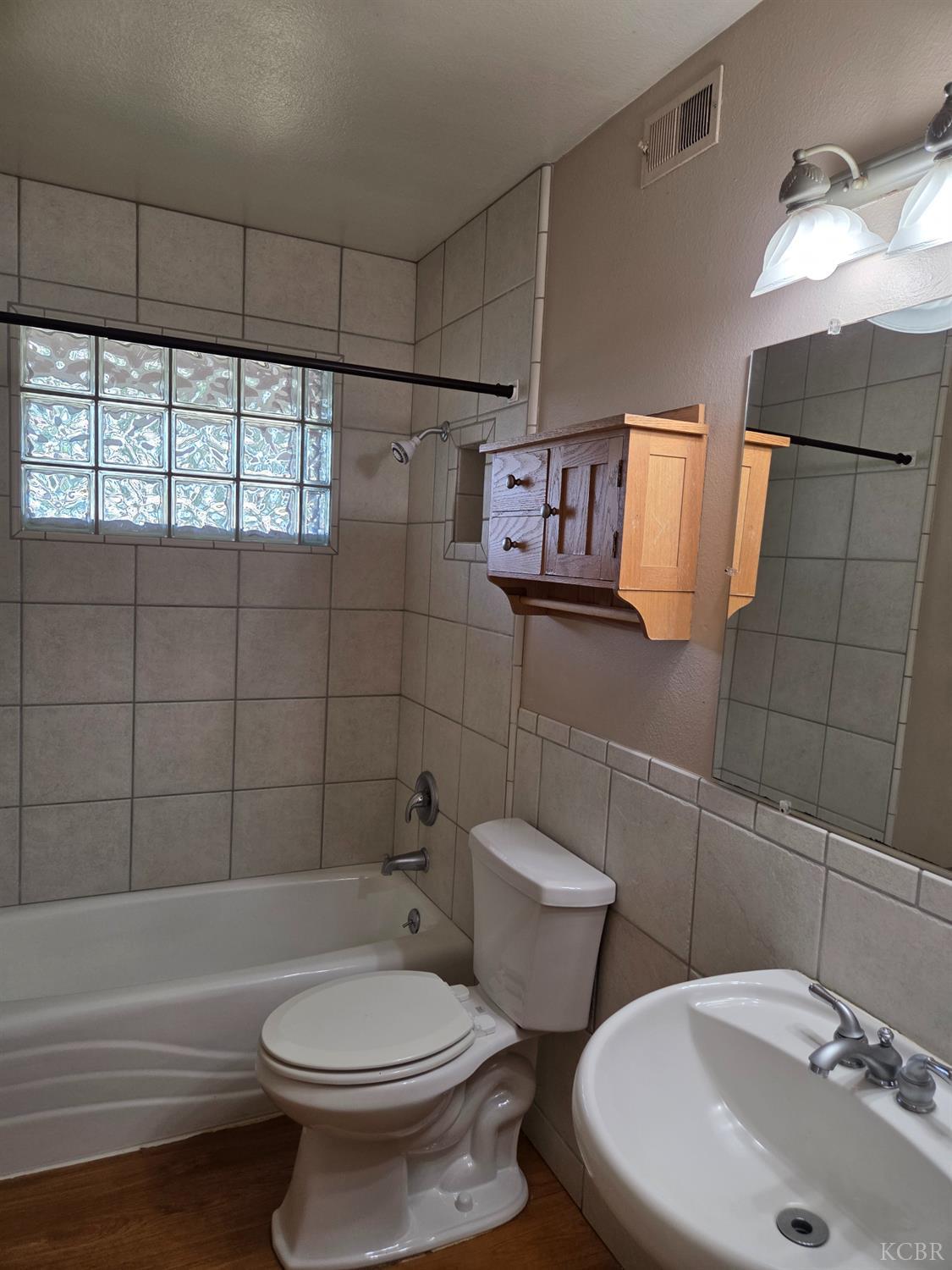 2889 Adrian Cir, Hanford, CA 93230
