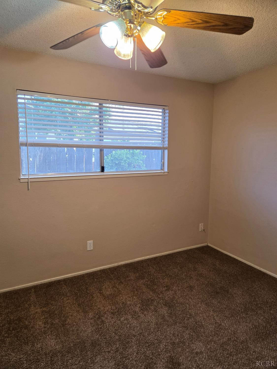 2889 Adrian Cir, Hanford, CA 93230