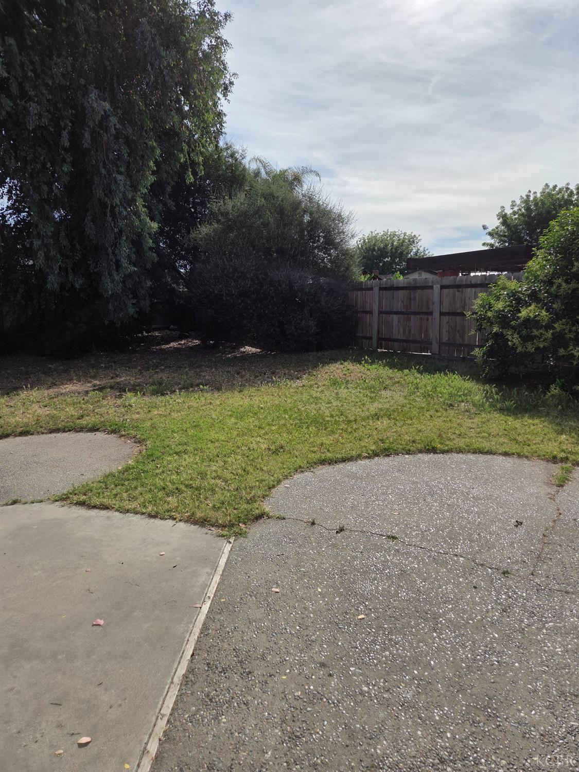 2889 Adrian Cir, Hanford, CA 93230