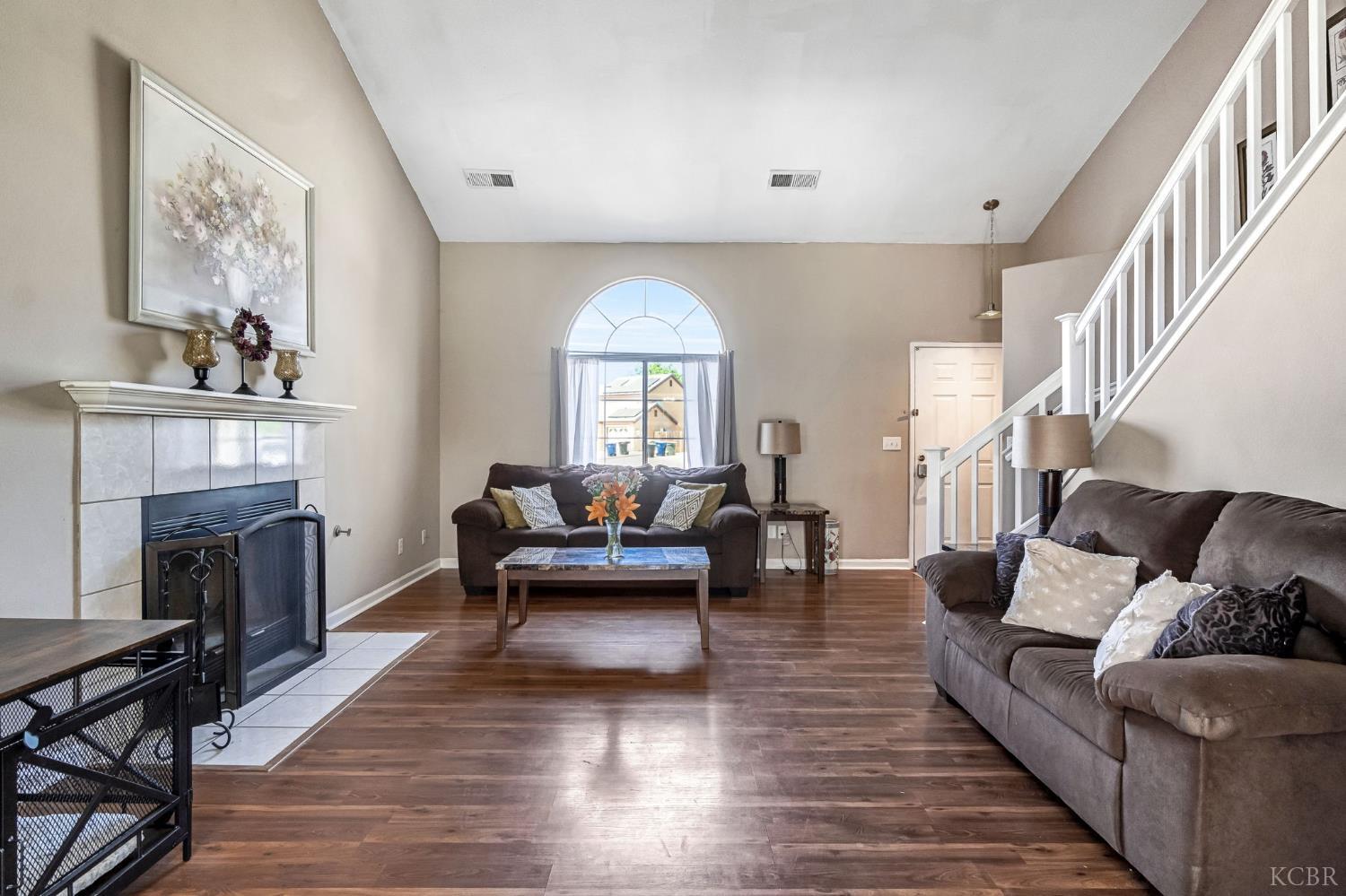 717 E Spring Ln, Lemoore, CA 93245