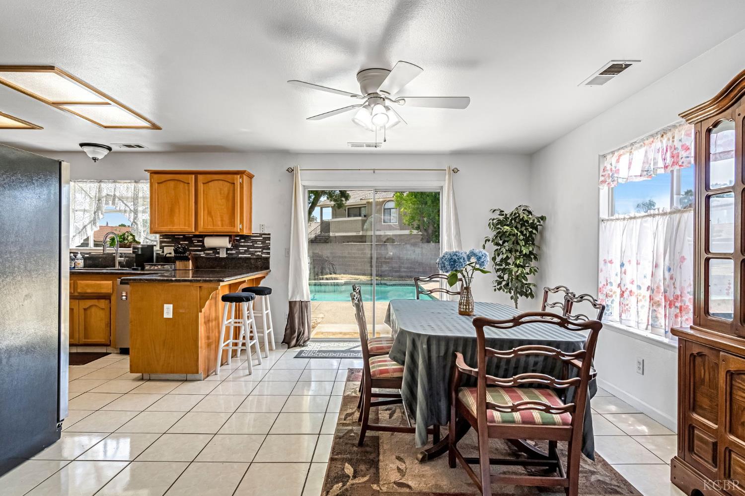 717 E Spring Ln, Lemoore, CA 93245