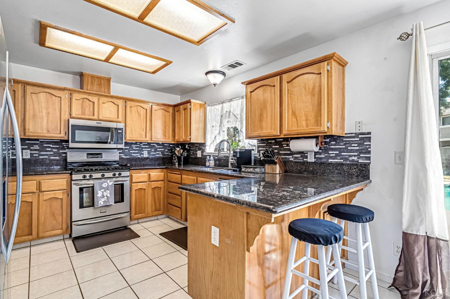 717 E Spring Ln, Lemoore, CA 93245