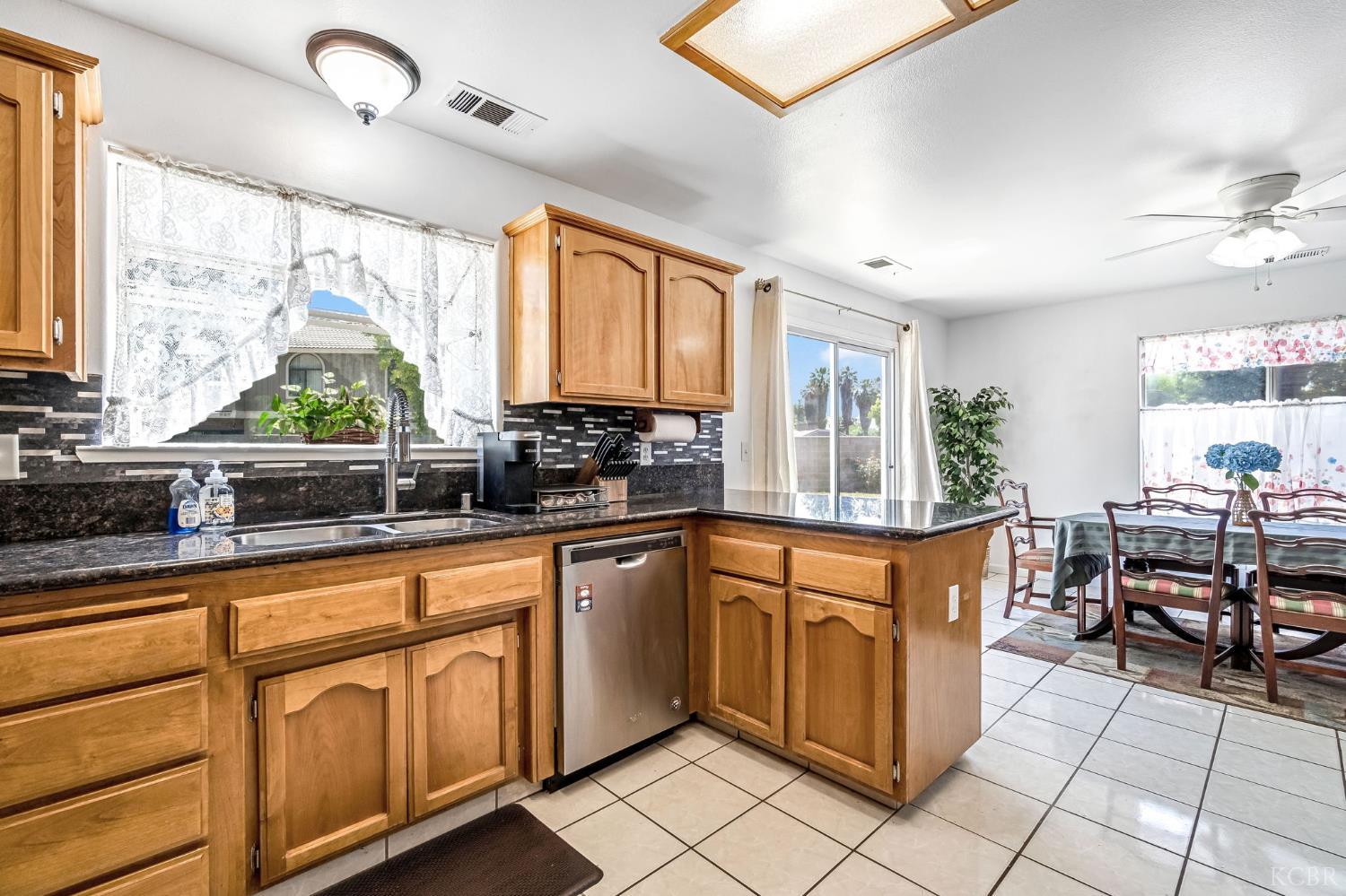 717 E Spring Ln, Lemoore, CA 93245