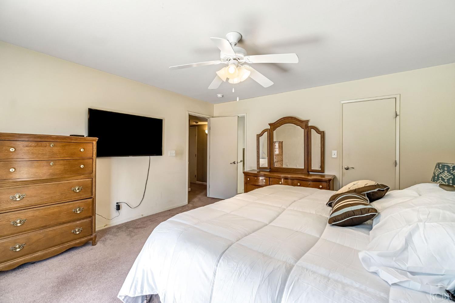 717 E Spring Ln, Lemoore, CA 93245
