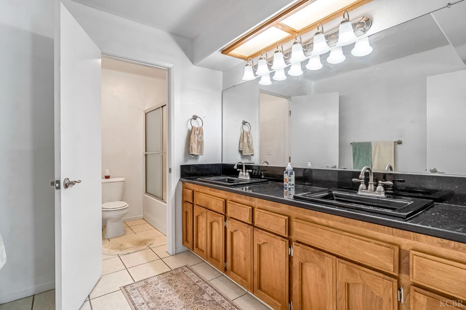 717 E Spring Ln, Lemoore, CA 93245