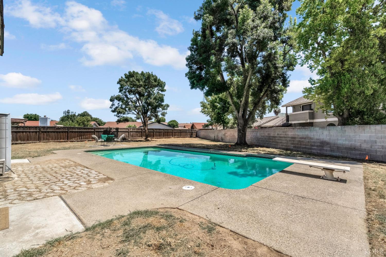 717 E Spring Ln, Lemoore, CA 93245