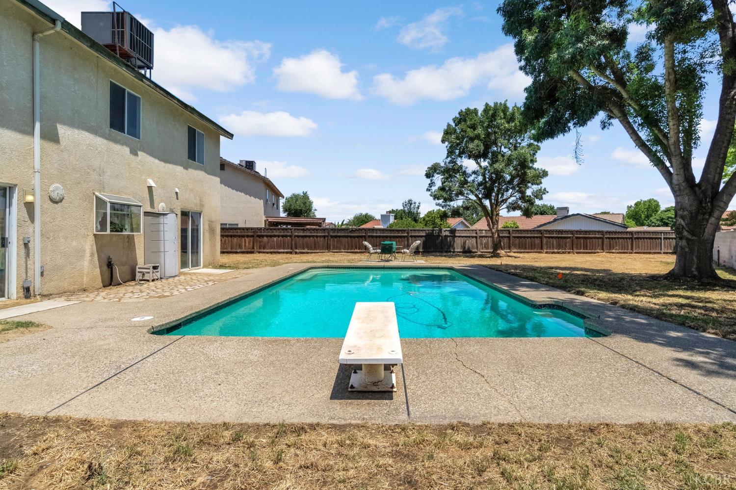 717 E Spring Ln, Lemoore, CA 93245
