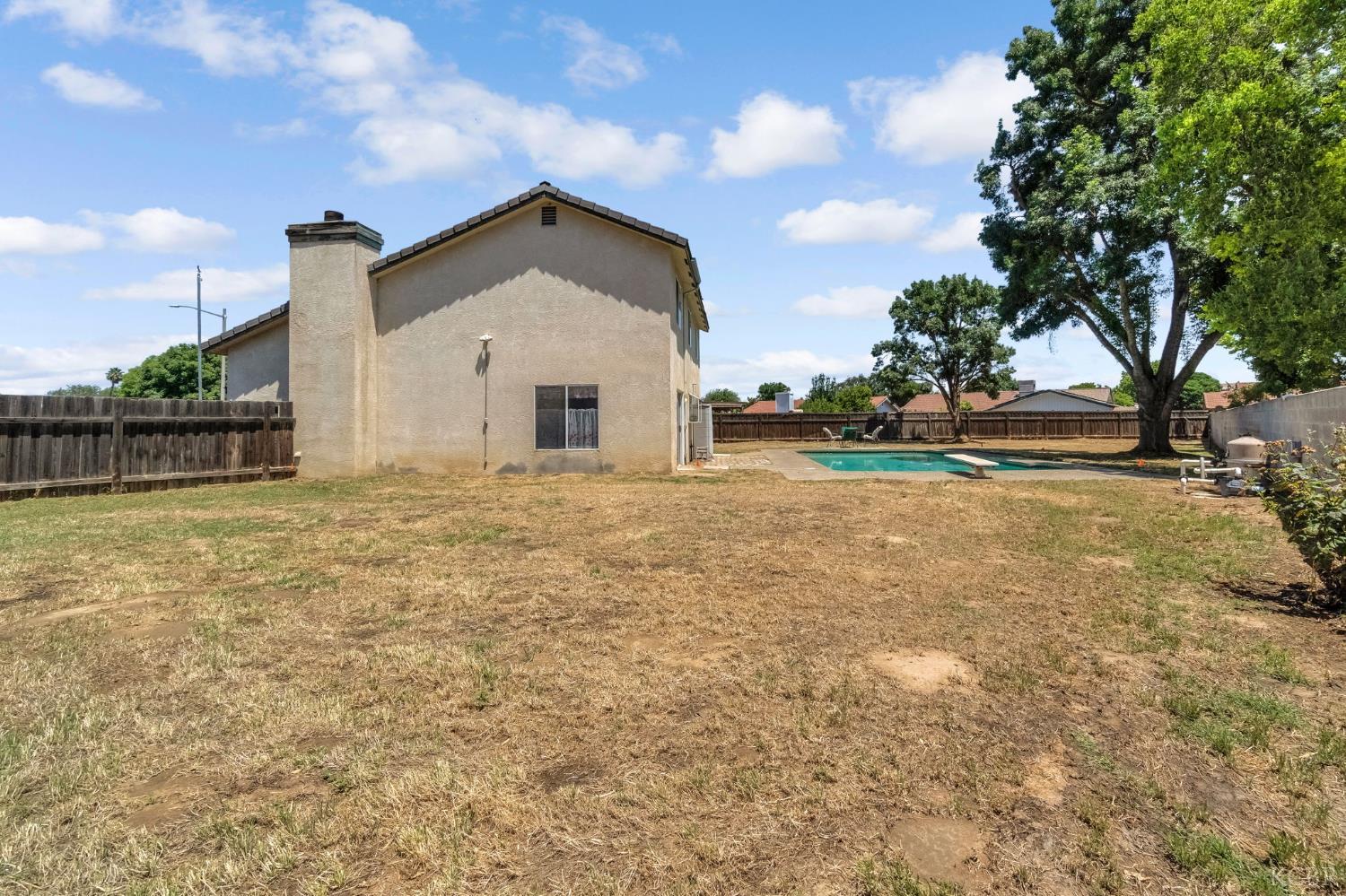 717 E Spring Ln, Lemoore, CA 93245