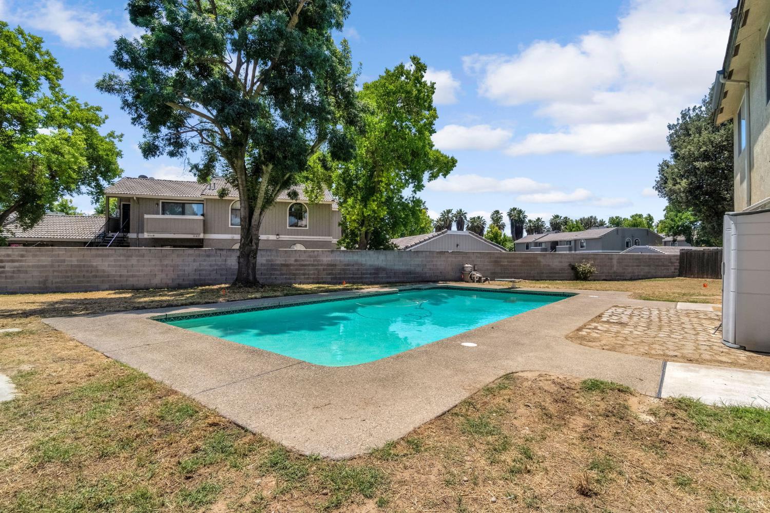 717 E Spring Ln, Lemoore, CA 93245