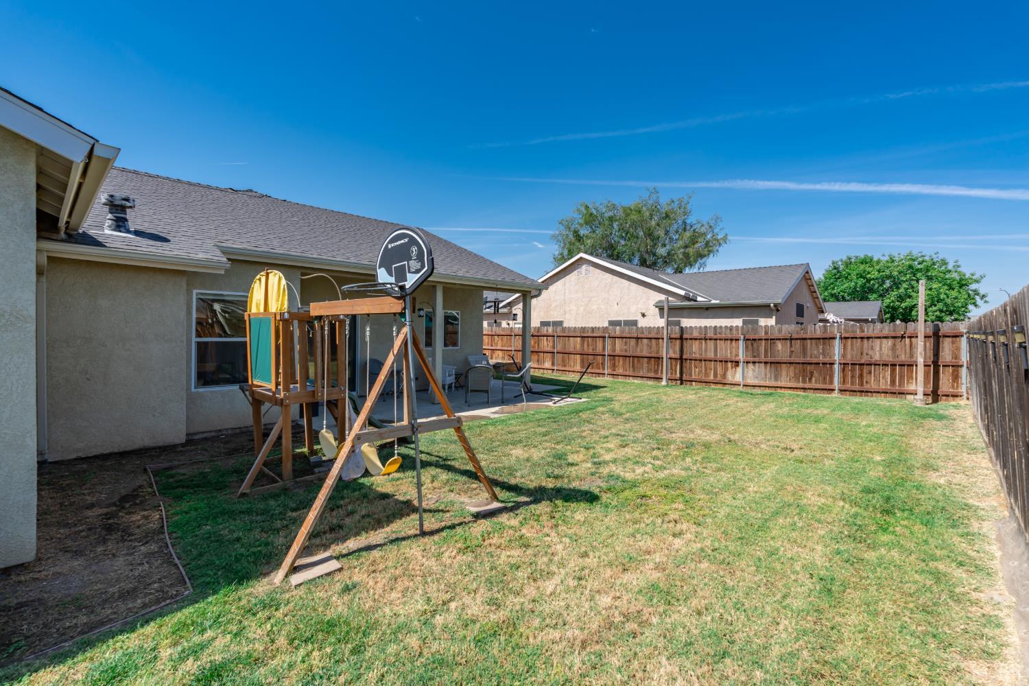 1644 Butternut St, Lemoore, CA 93245