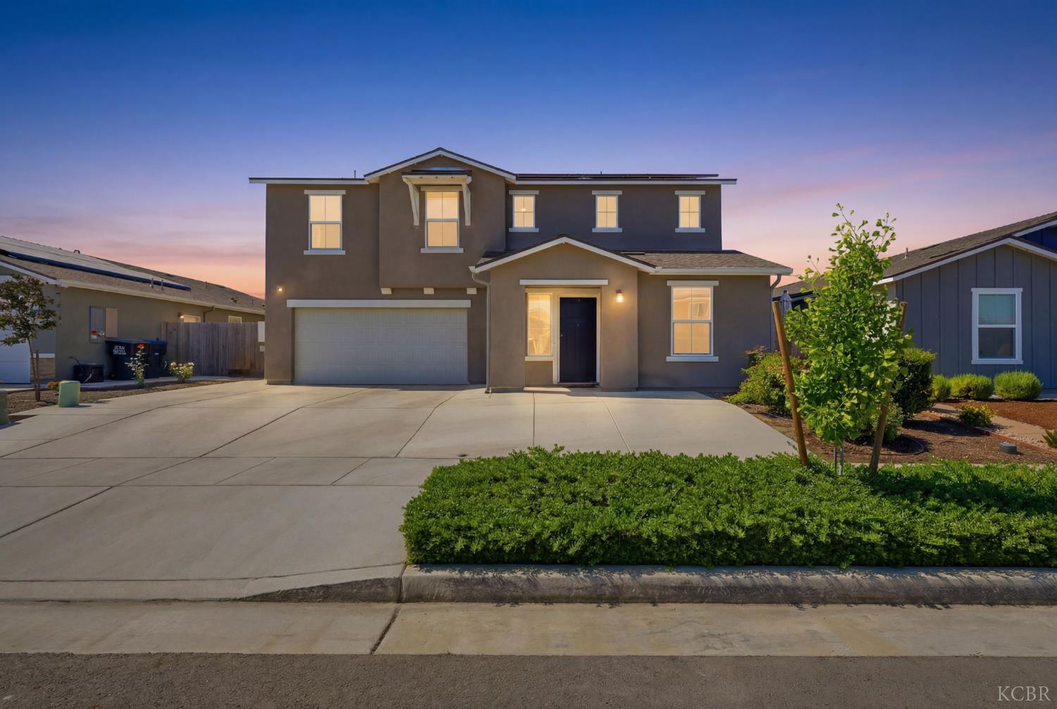 1033 E Loyola Ave, Visalia, CA 93292