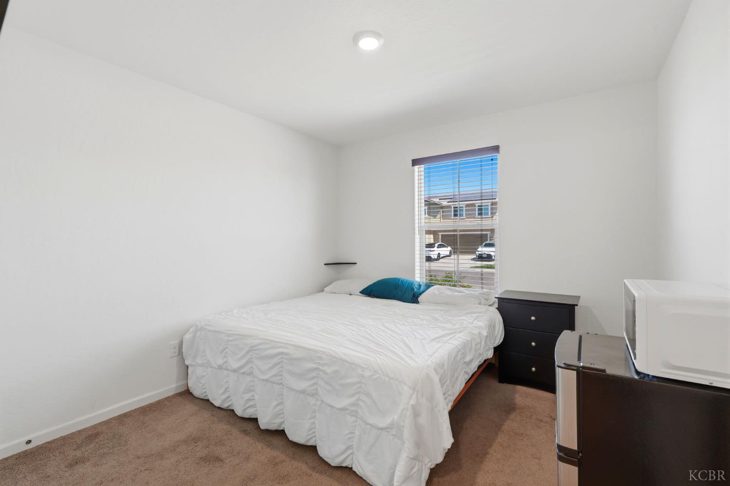 1033 E Loyola Ave, Visalia, CA 93292