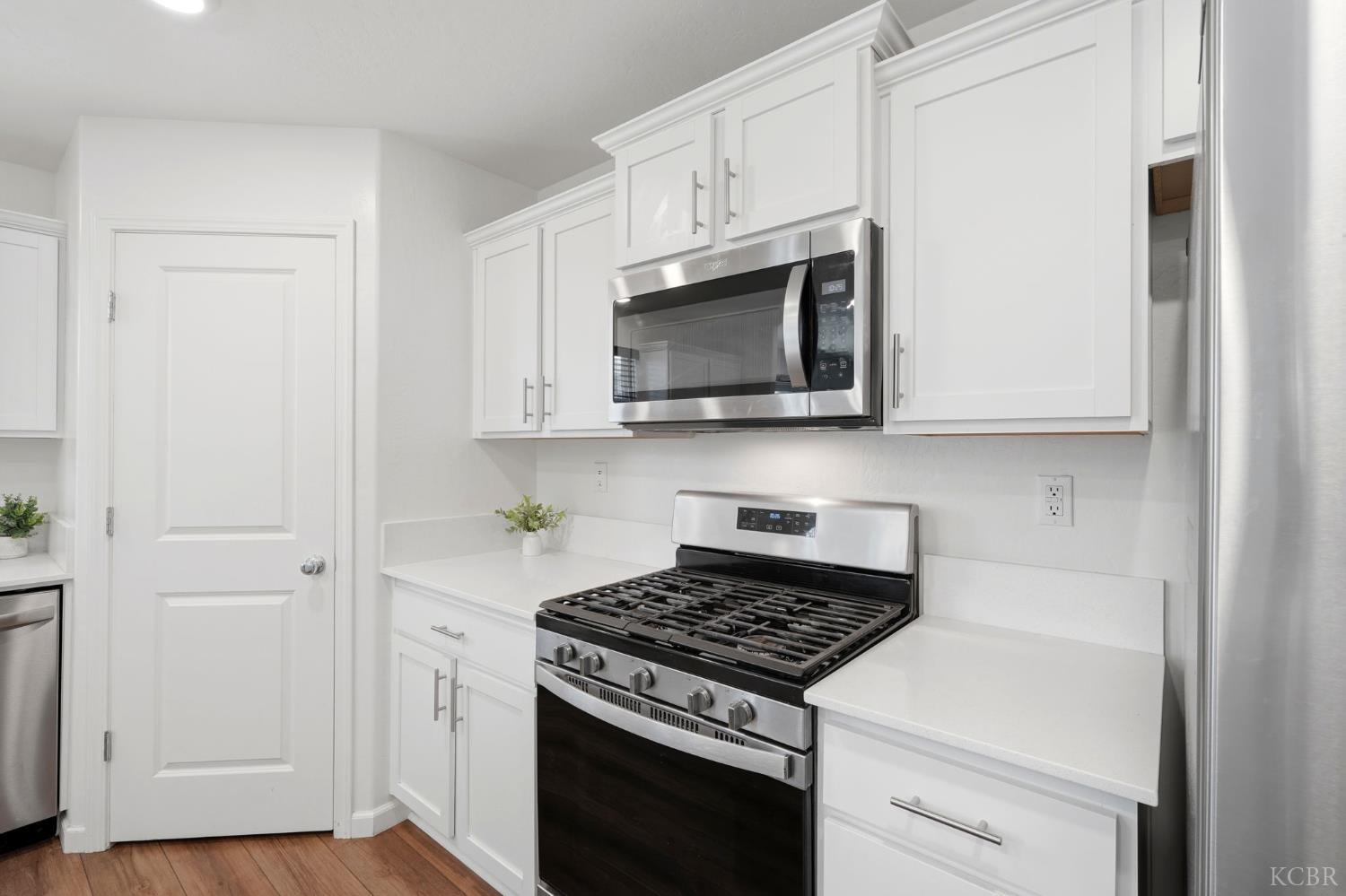1033 E Loyola Ave, Visalia, CA 93292