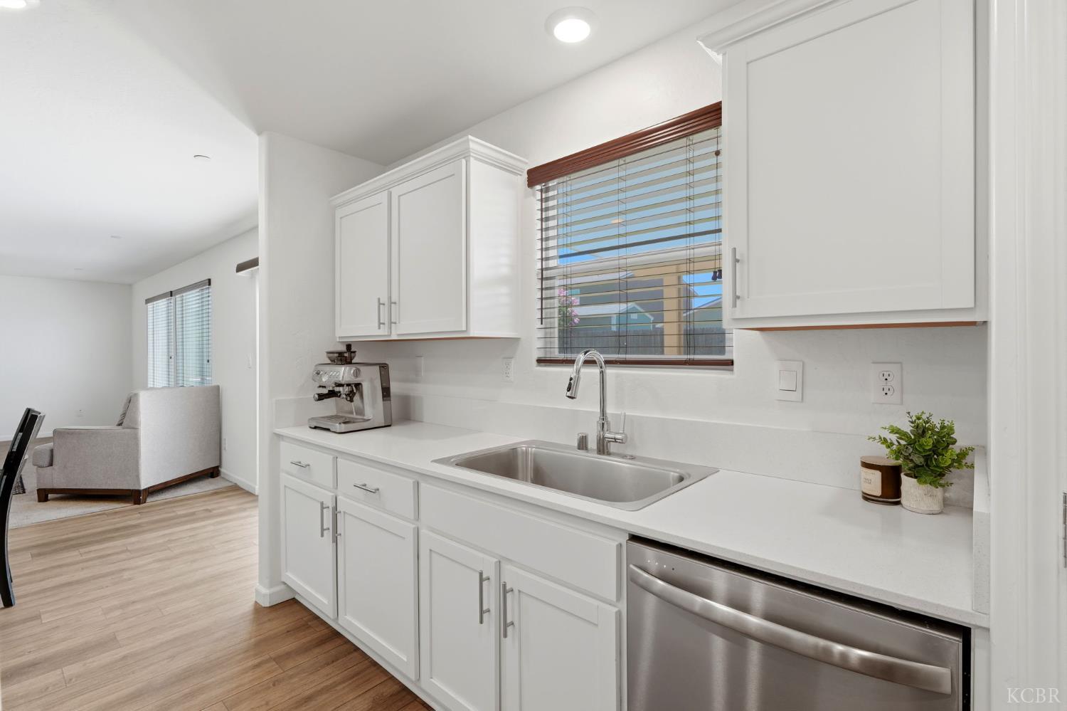 1033 E Loyola Ave, Visalia, CA 93292