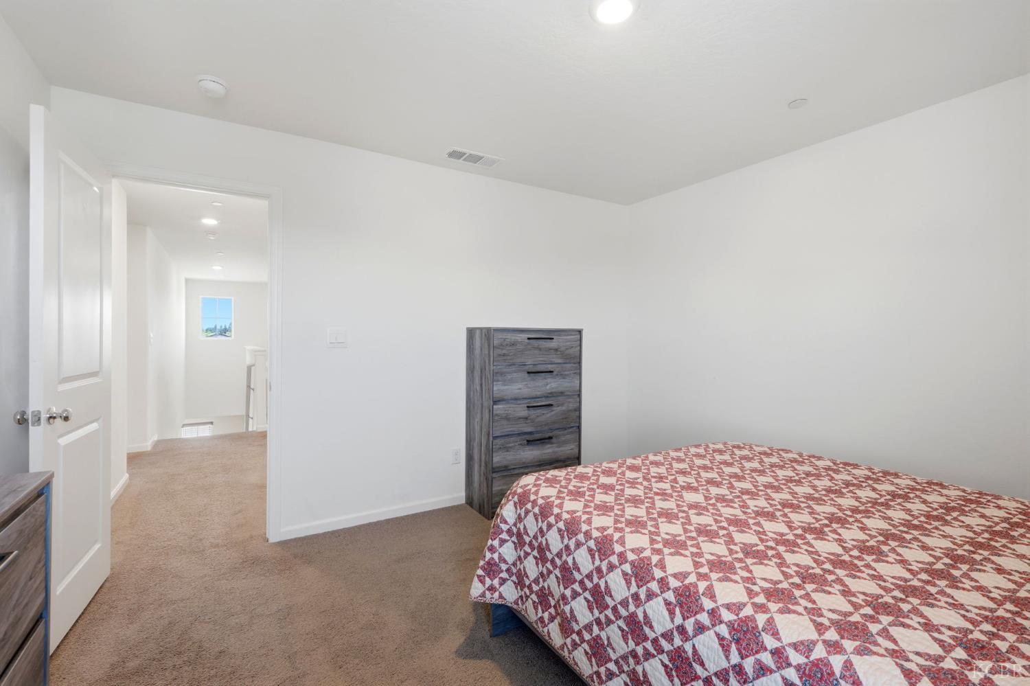 1033 E Loyola Ave, Visalia, CA 93292