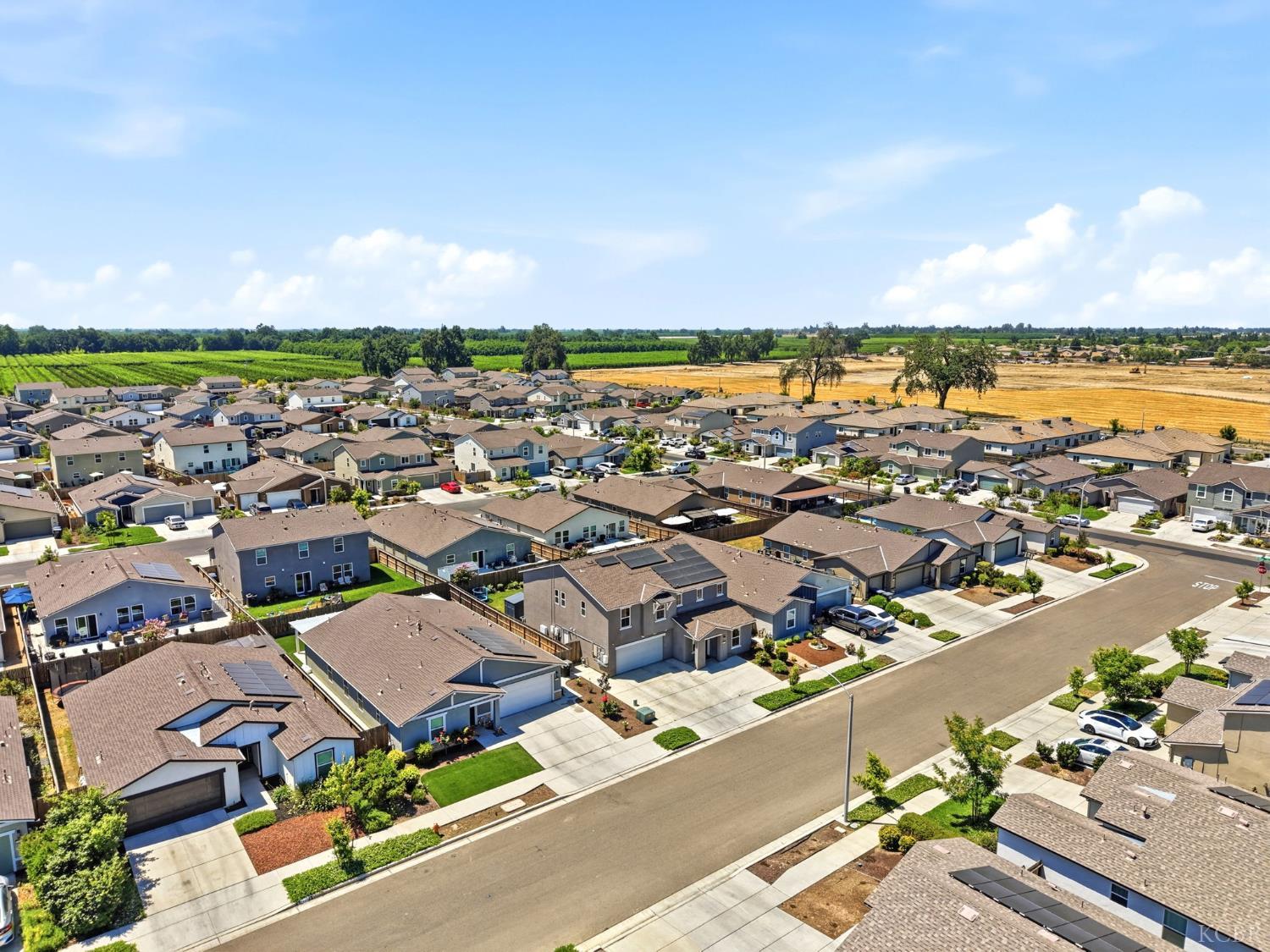 1033 E Loyola Ave, Visalia, CA 93292