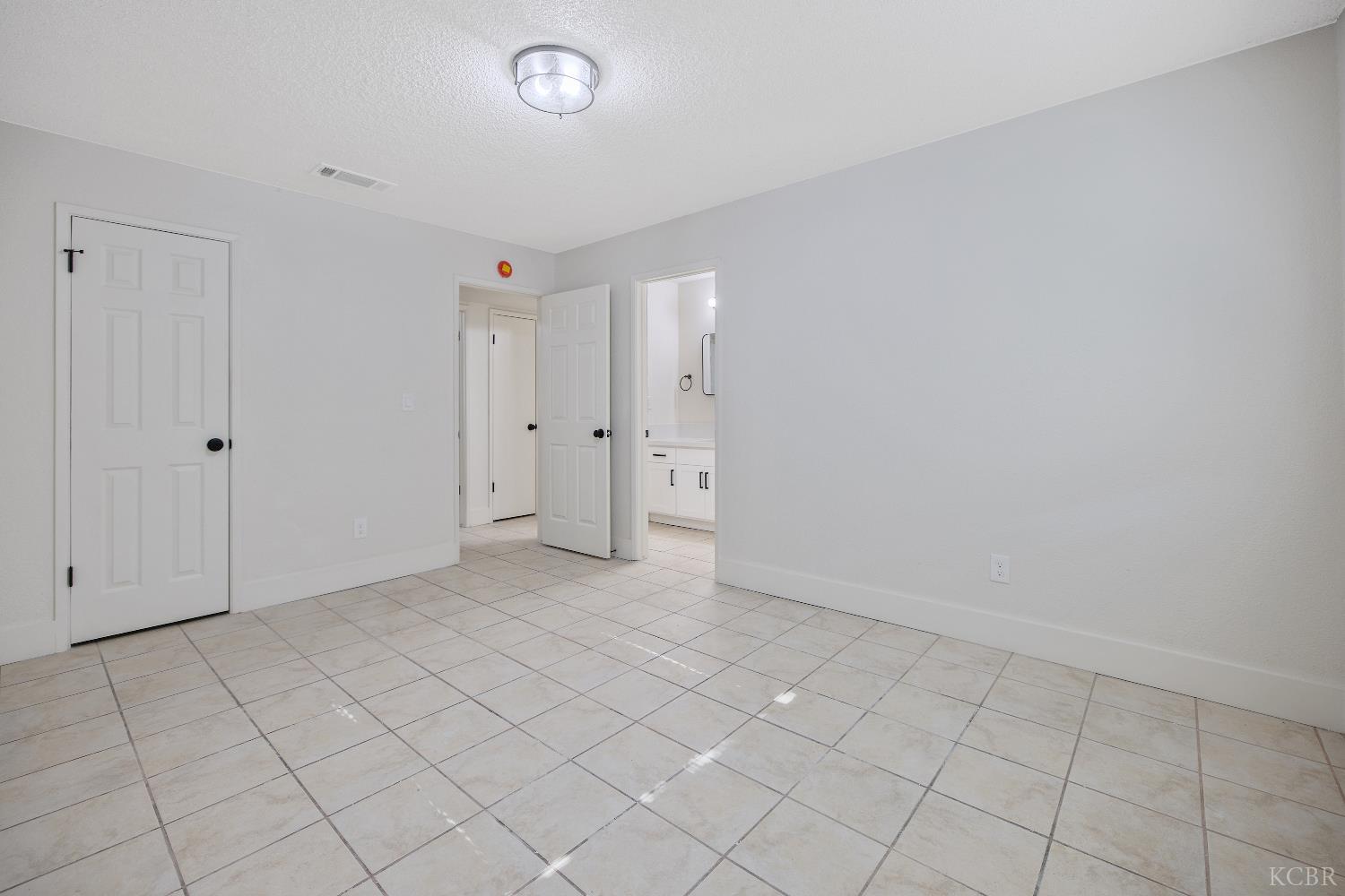 2251 E Clay Ave, Fresno, CA 93701