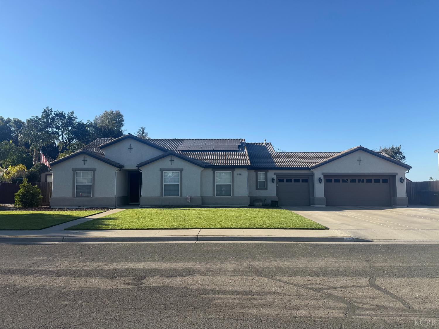 398 Millbrook St, Hanford, CA 93230