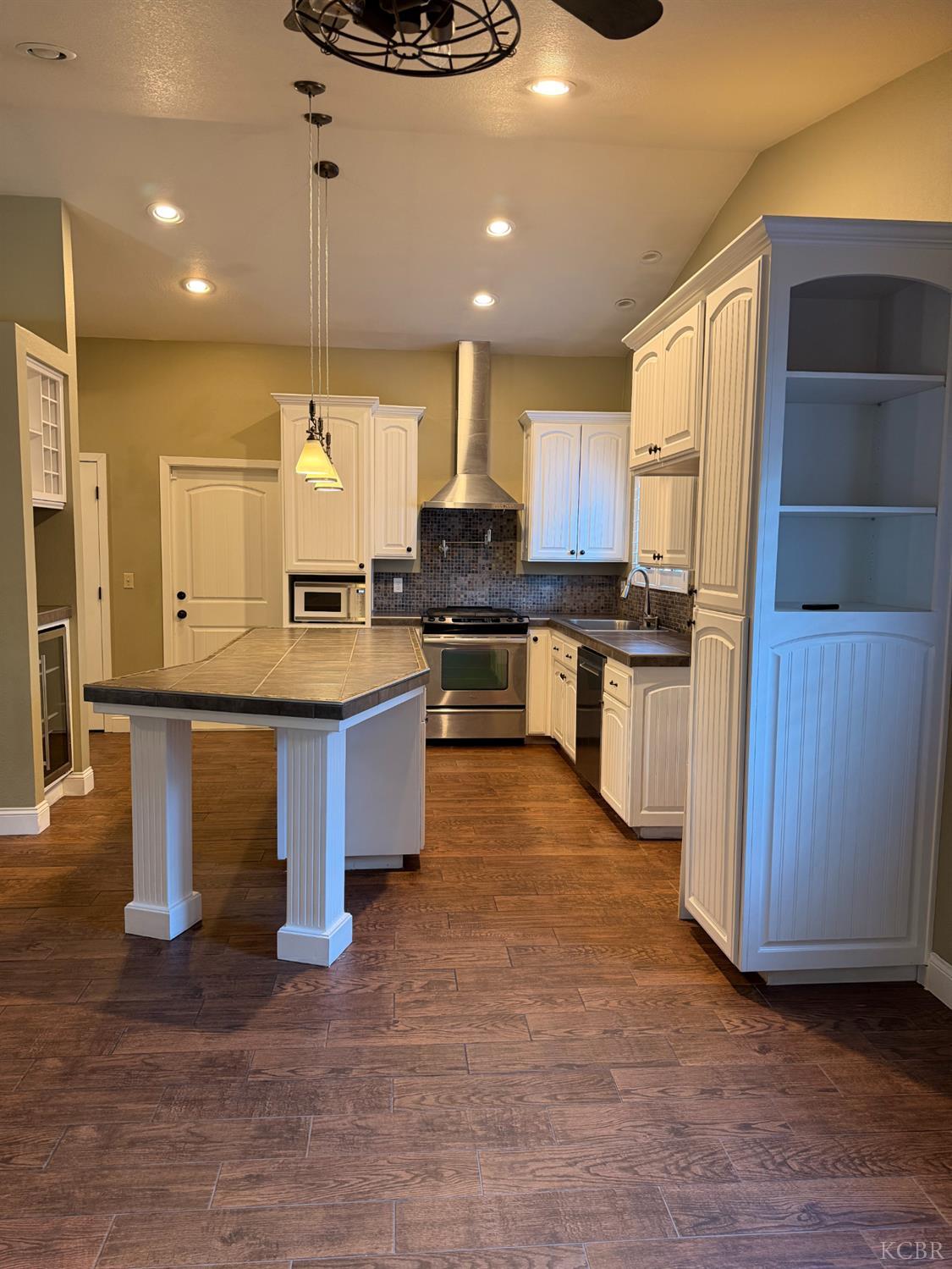 2319 Aspen St, Hanford, CA 93230