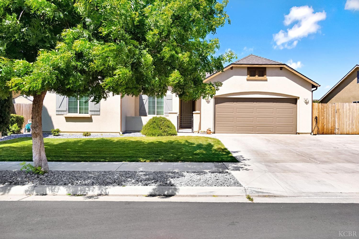 889 Legend Dr, Lemoore, CA 93245