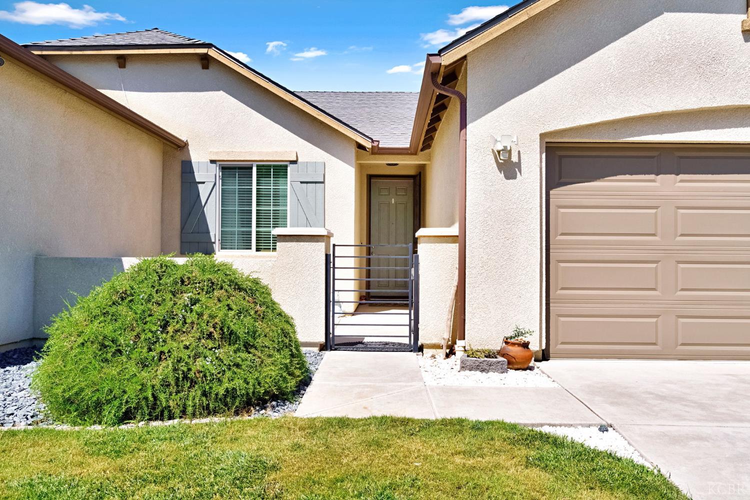 889 Legend Dr, Lemoore, CA 93245