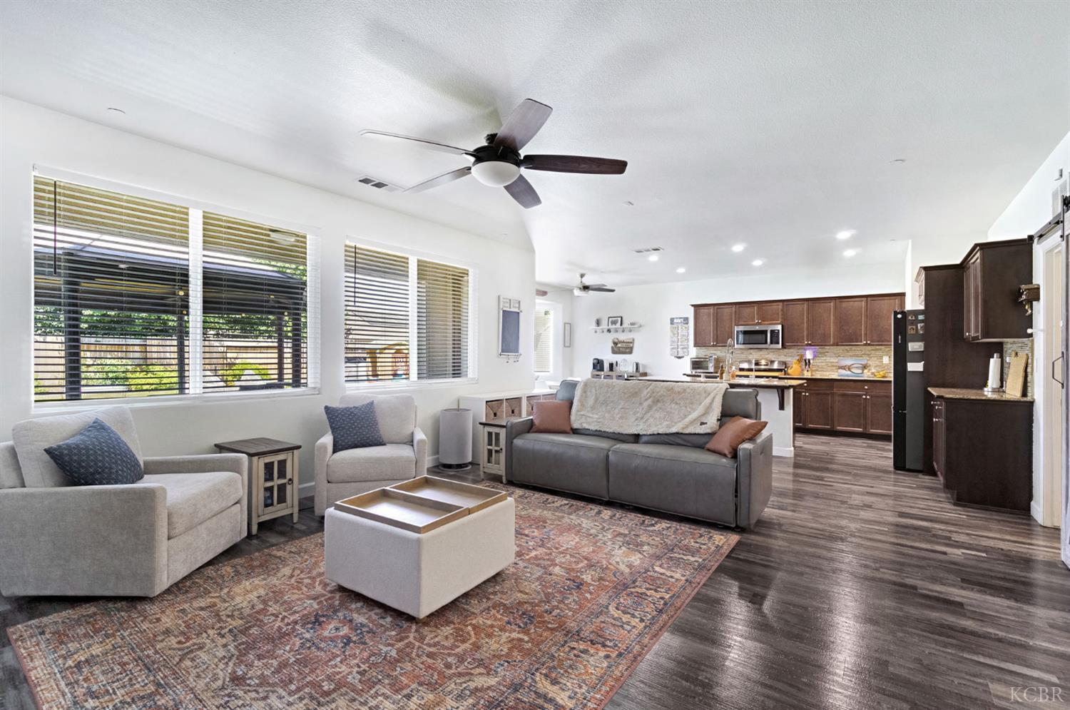 889 Legend Dr, Lemoore, CA 93245