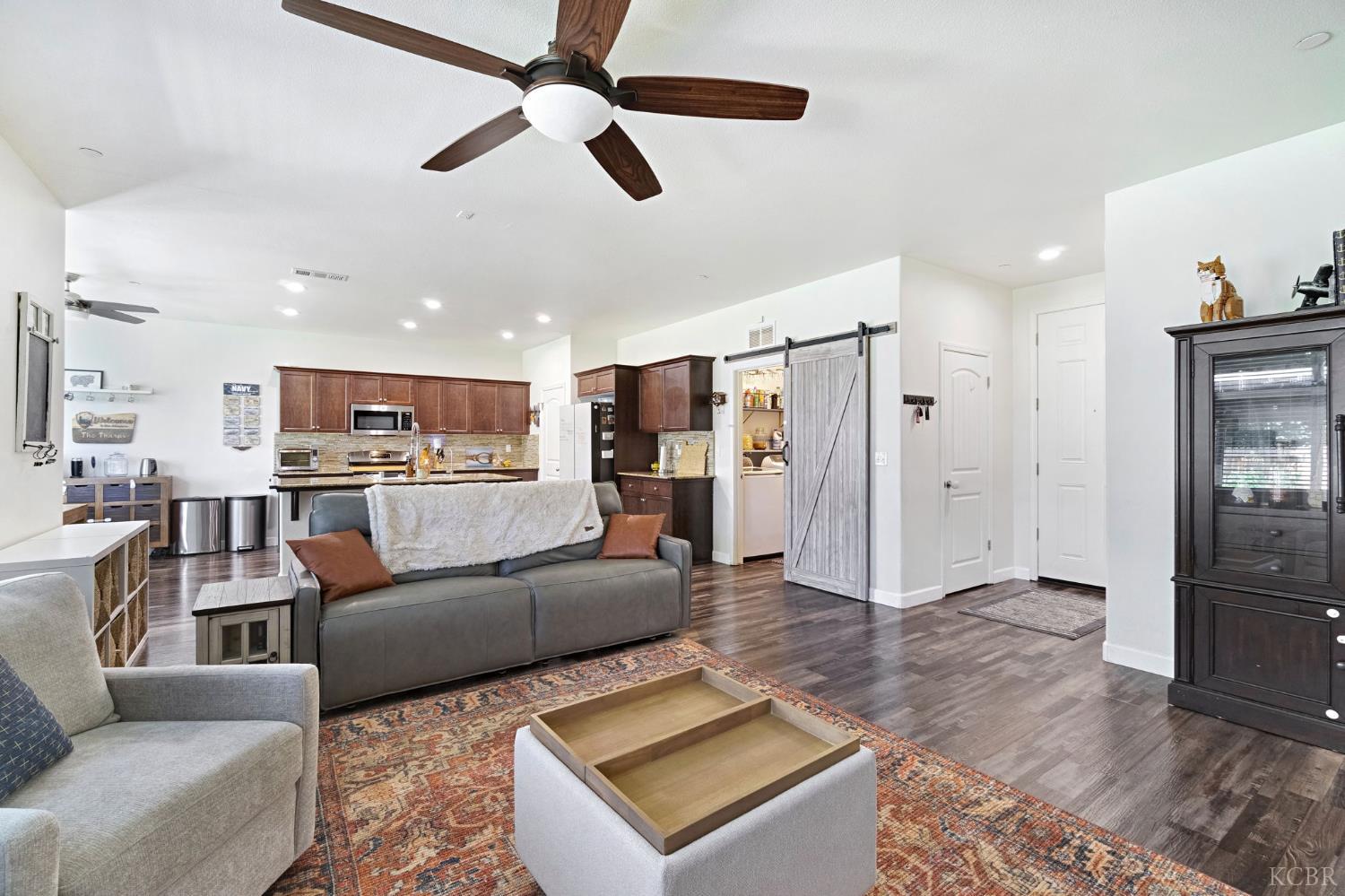 889 Legend Dr, Lemoore, CA 93245