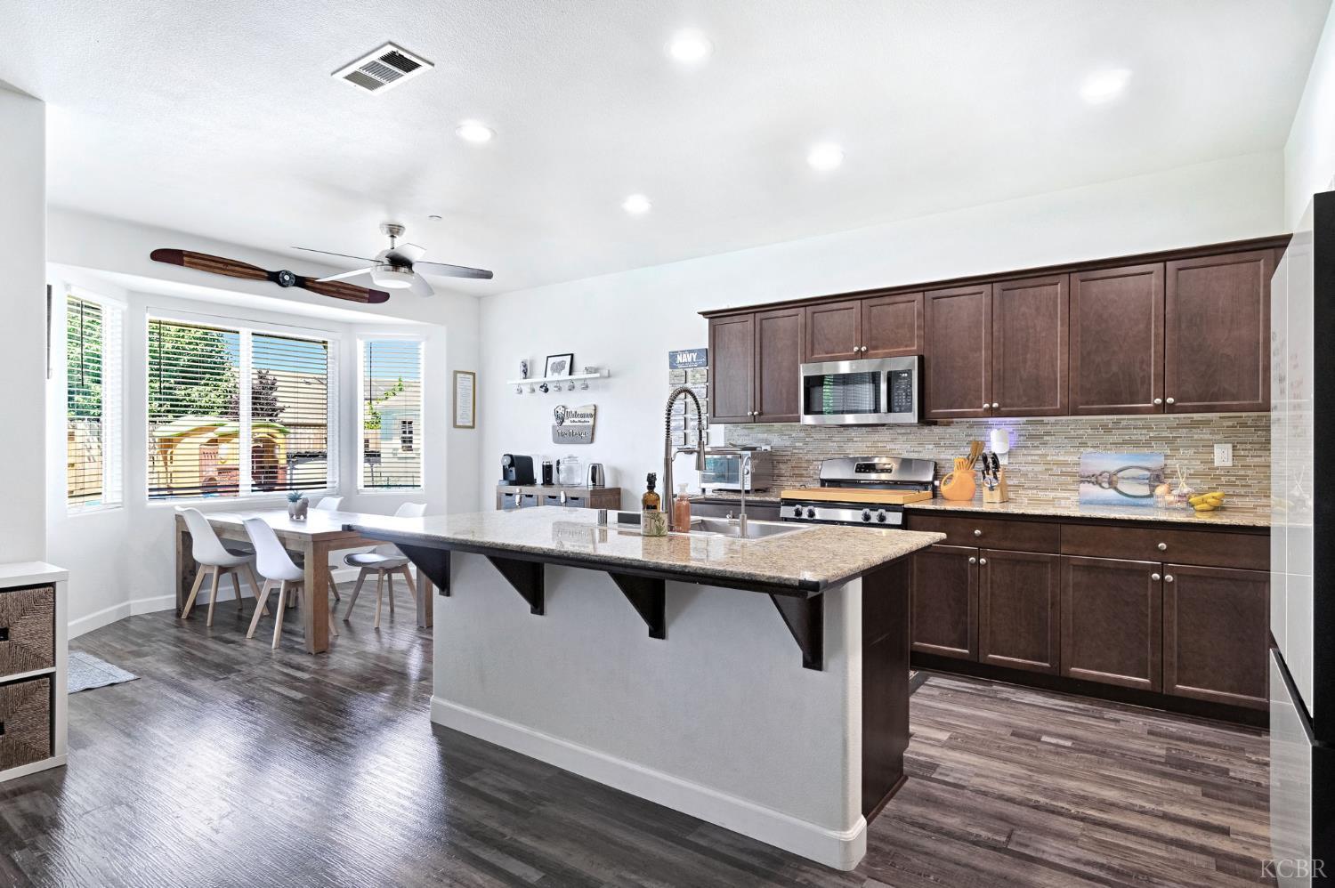889 Legend Dr, Lemoore, CA 93245