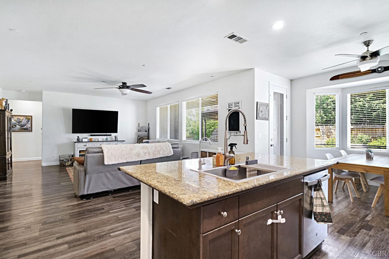 889 Legend Dr, Lemoore, CA 93245