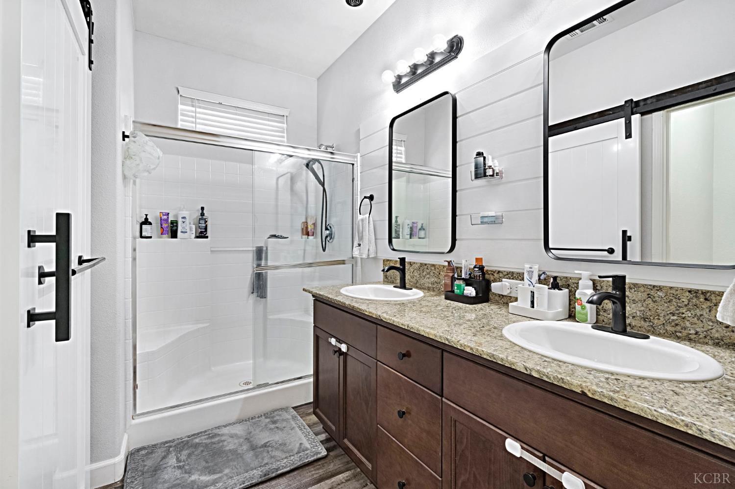 889 Legend Dr, Lemoore, CA 93245
