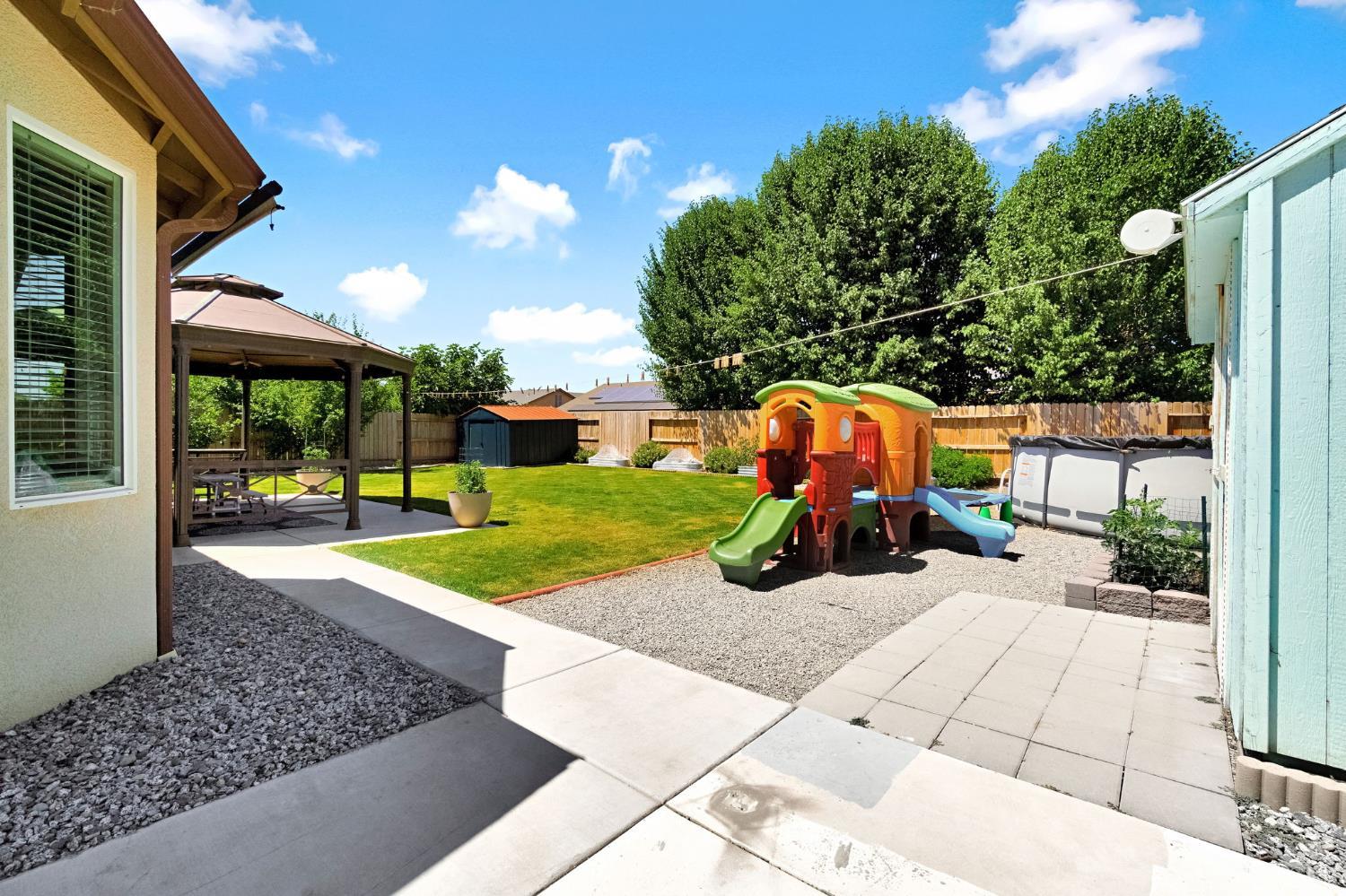 889 Legend Dr, Lemoore, CA 93245
