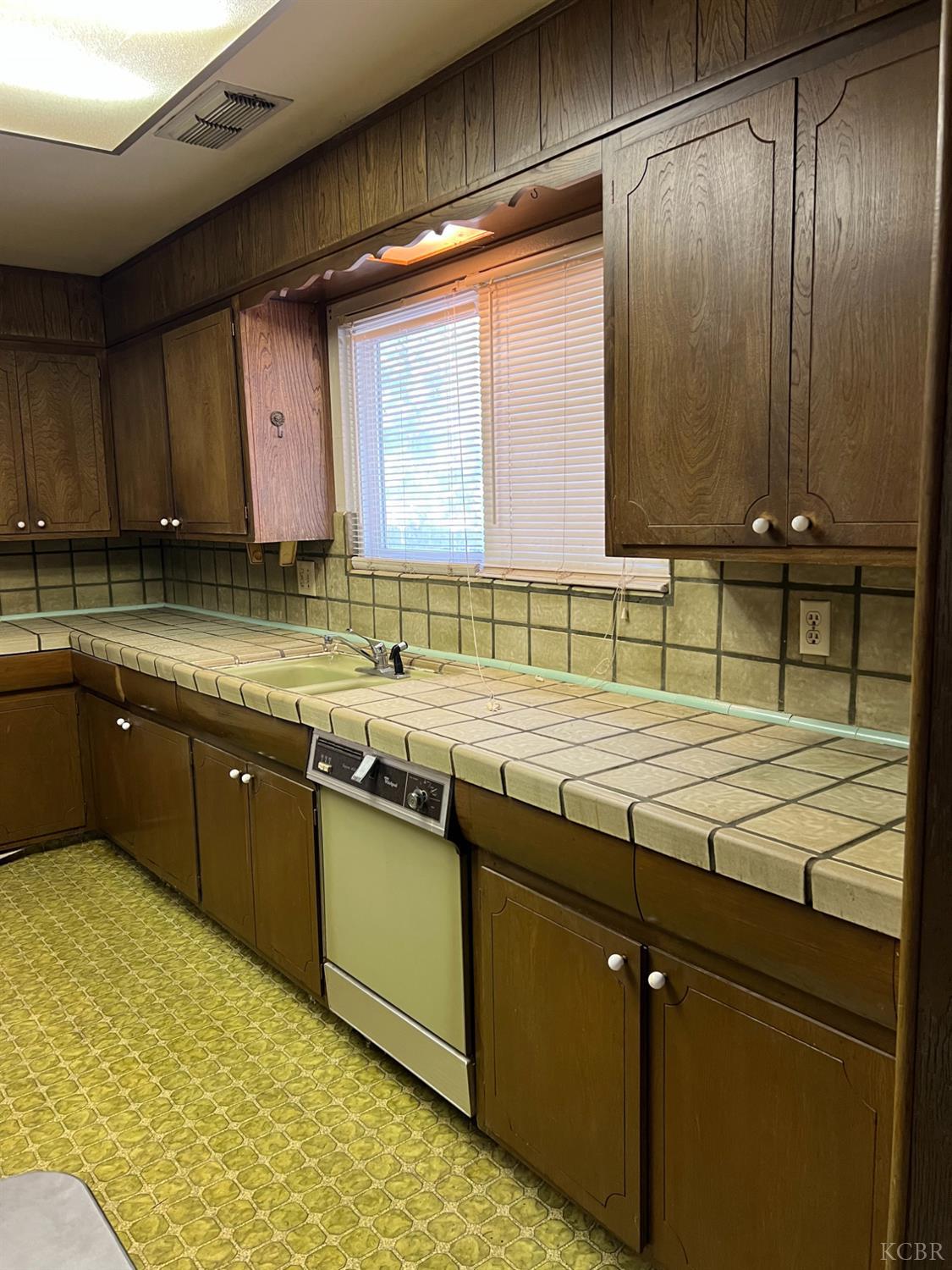 49 Vine, Lemoore, CA 93245