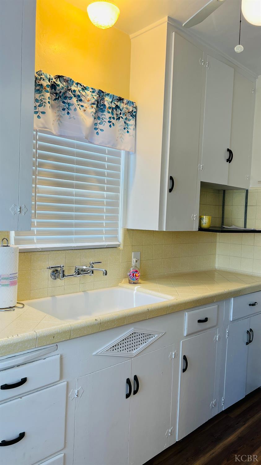 523 W Ivy St, Hanford, CA 93230