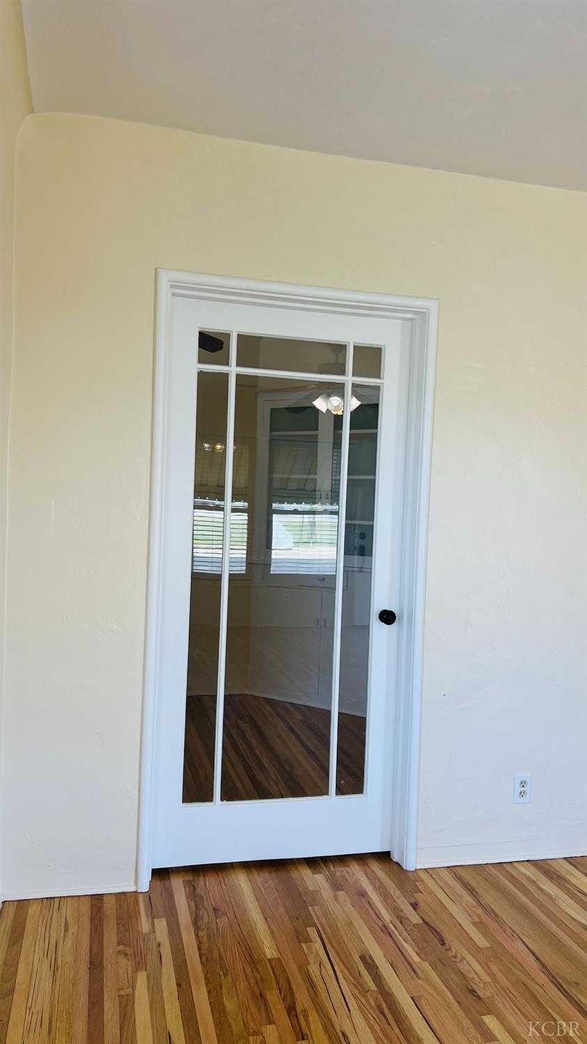 523 W Ivy St, Hanford, CA 93230