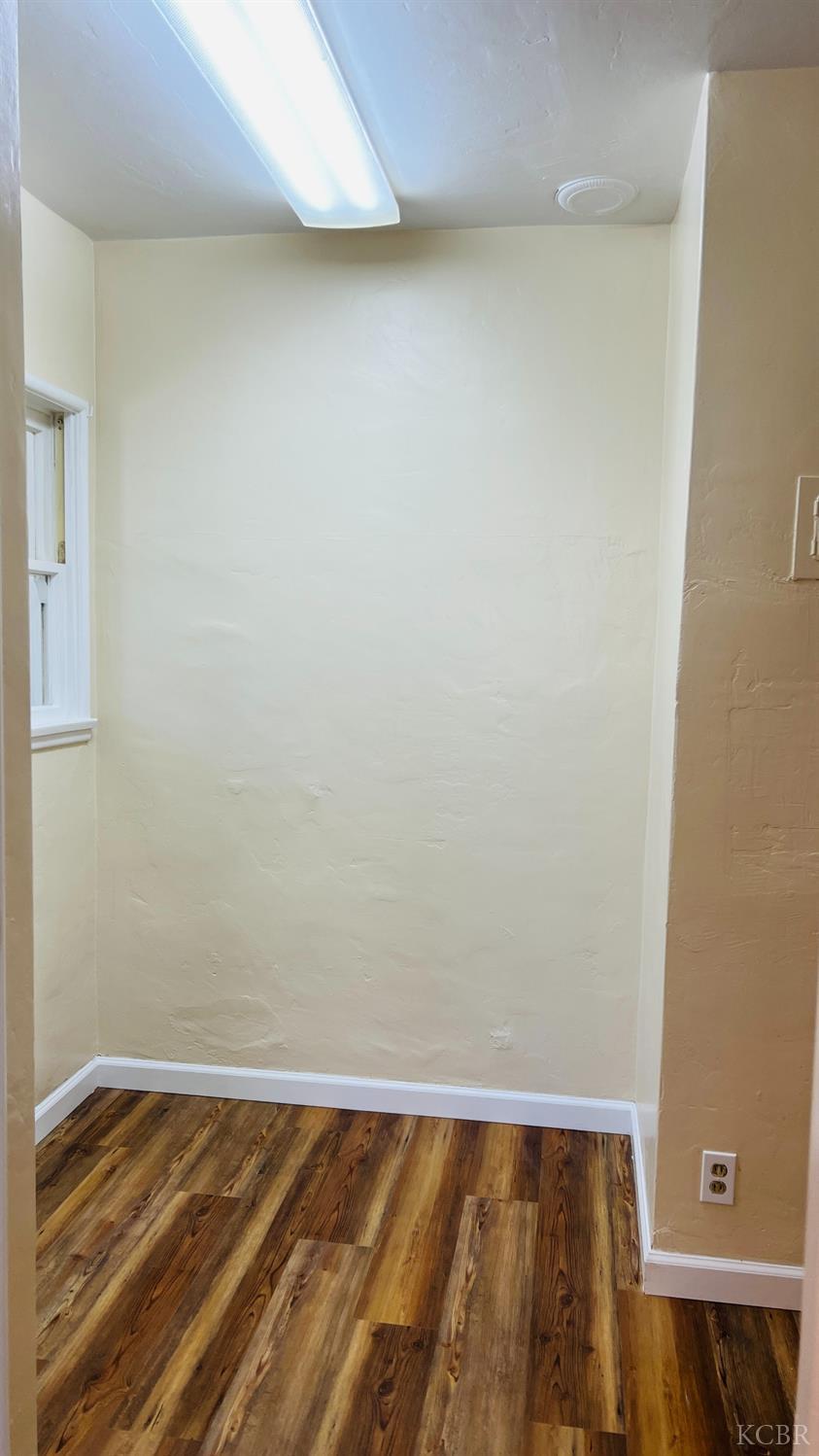 523 W Ivy St, Hanford, CA 93230