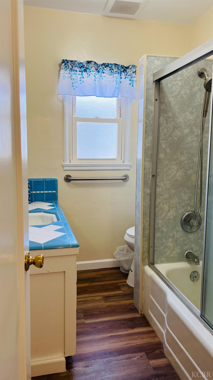 523 W Ivy St, Hanford, CA 93230