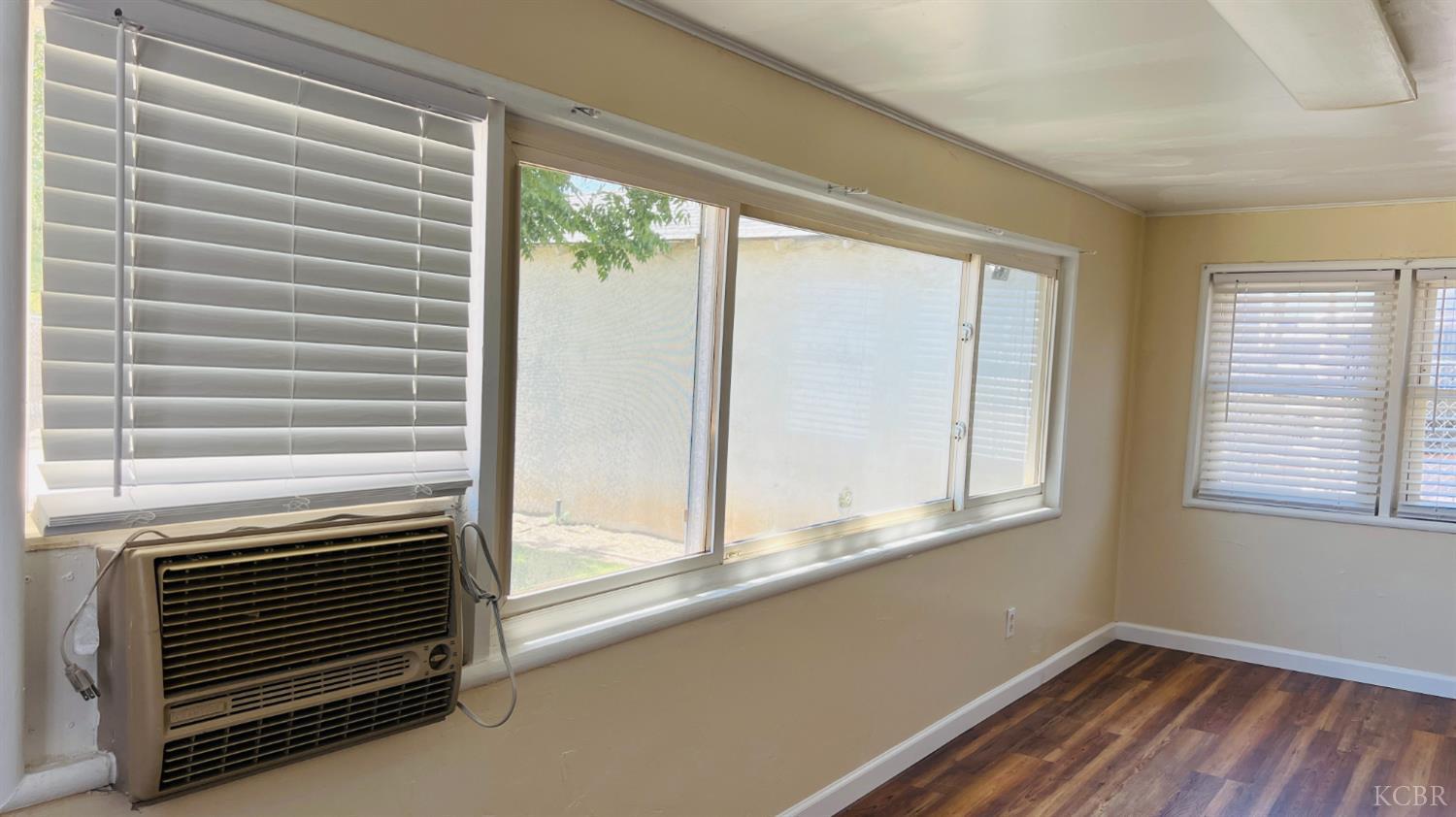 523 W Ivy St, Hanford, CA 93230