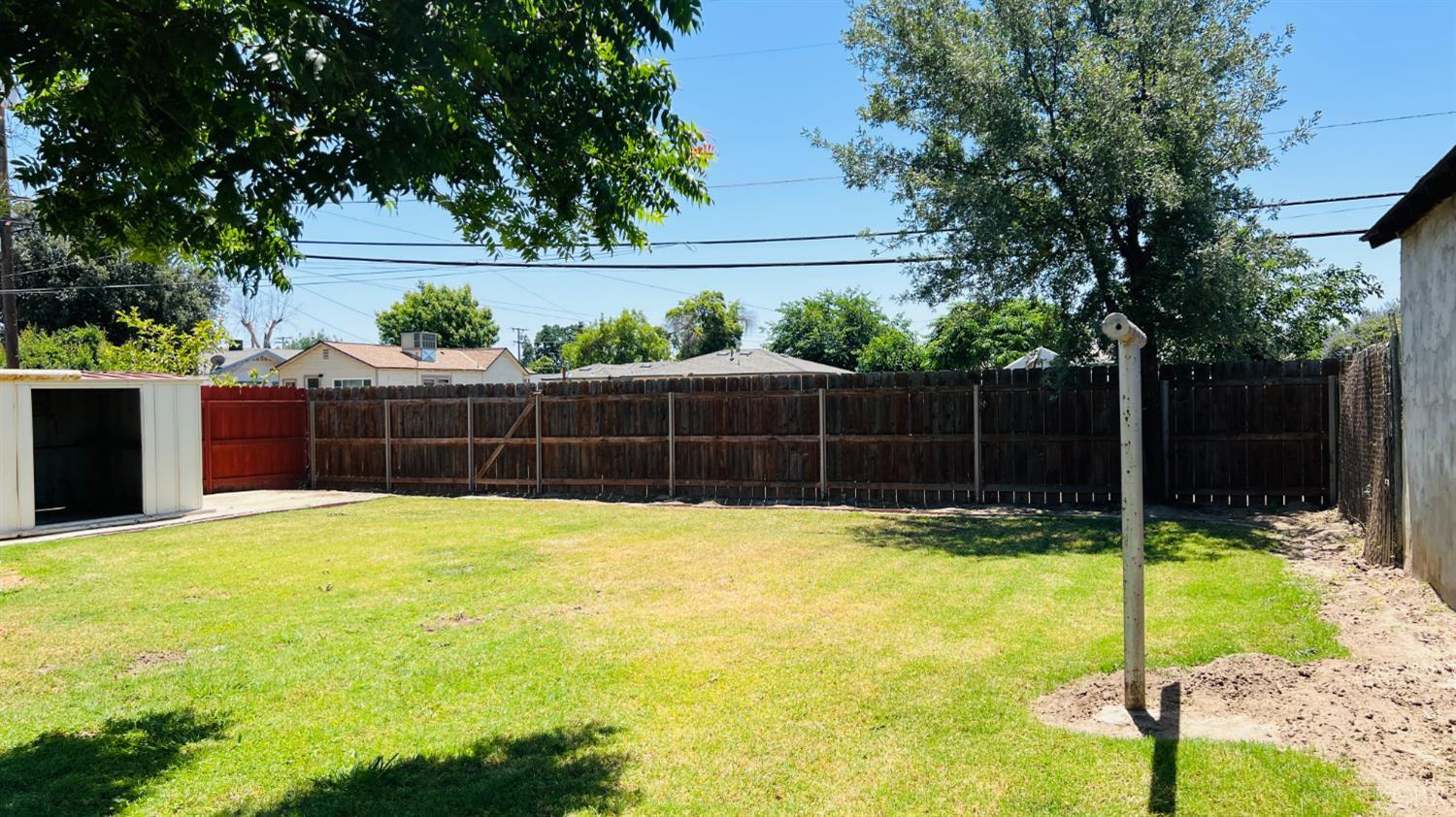 523 W Ivy St, Hanford, CA 93230