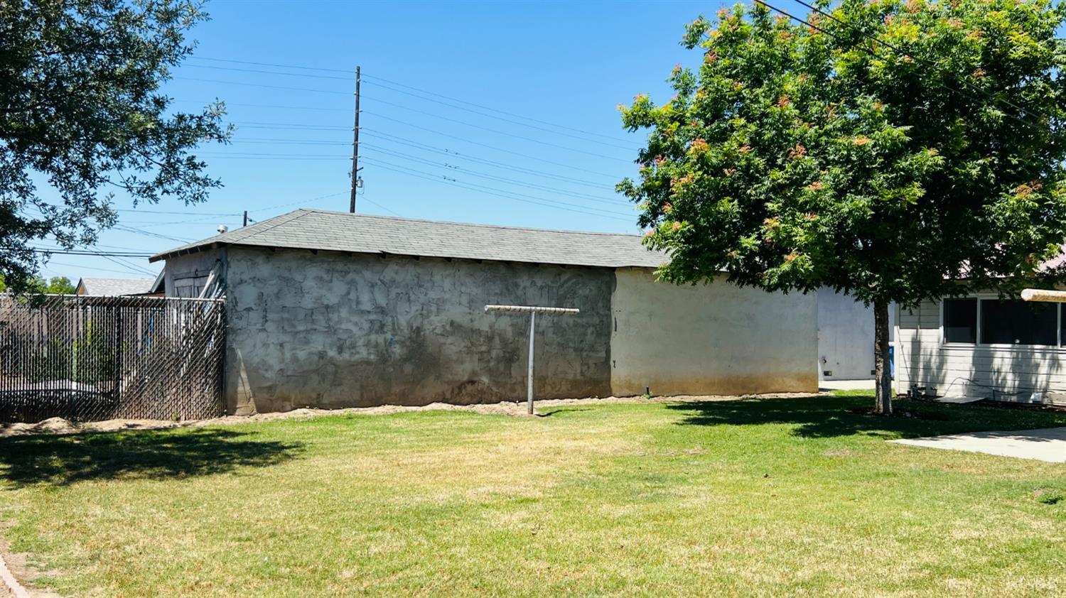 523 W Ivy St, Hanford, CA 93230
