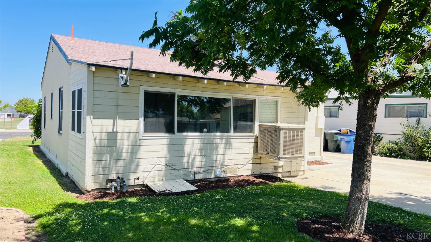 523 W Ivy St, Hanford, CA 93230
