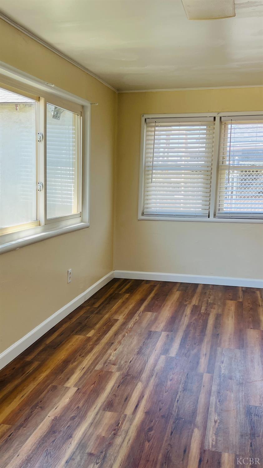 523 W Ivy St, Hanford, CA 93230
