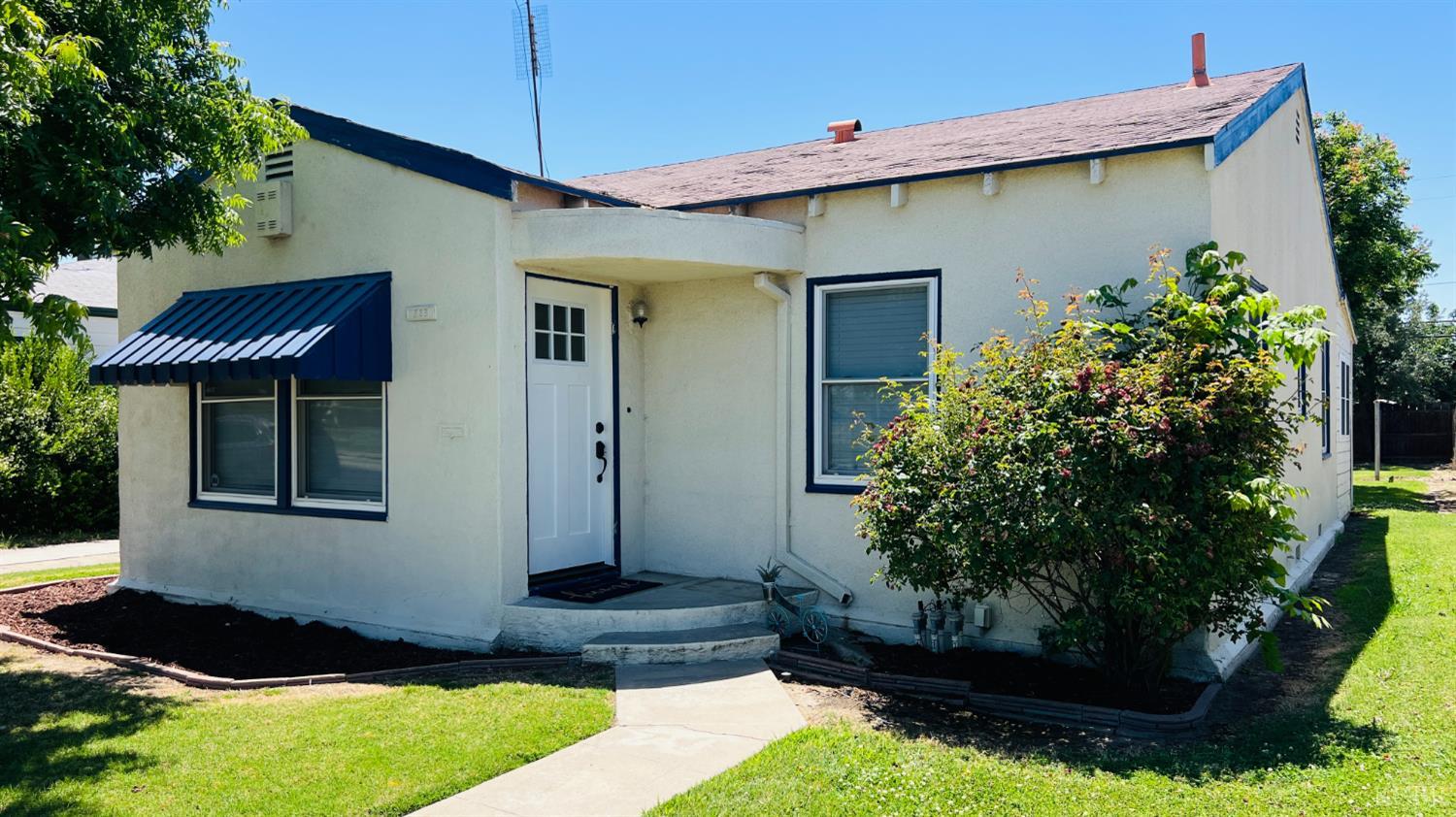 523 W Ivy St, Hanford, CA 93230