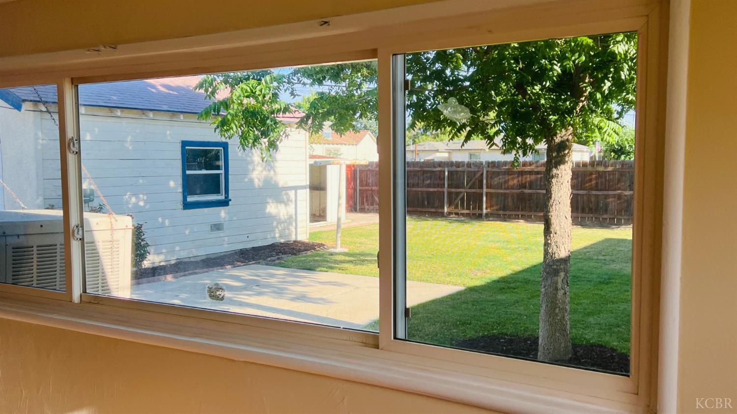 523 W Ivy St, Hanford, CA 93230